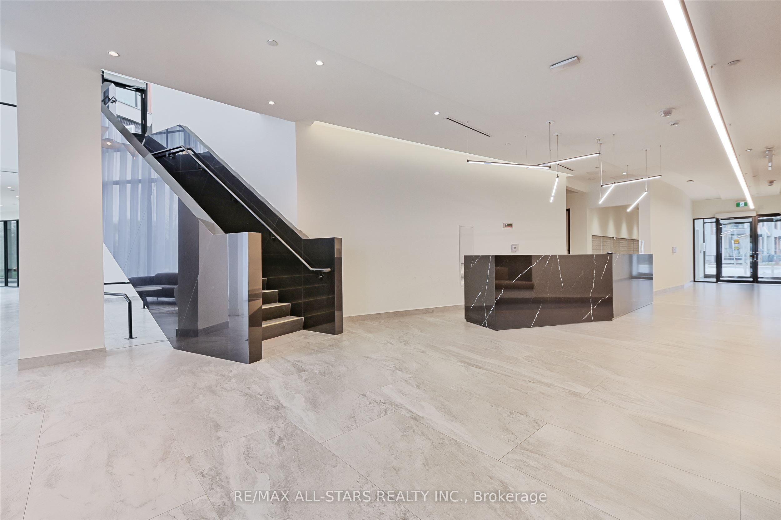2 David Eyer Road 124, Richmond Hill, ON L4S 0N6 photo 3