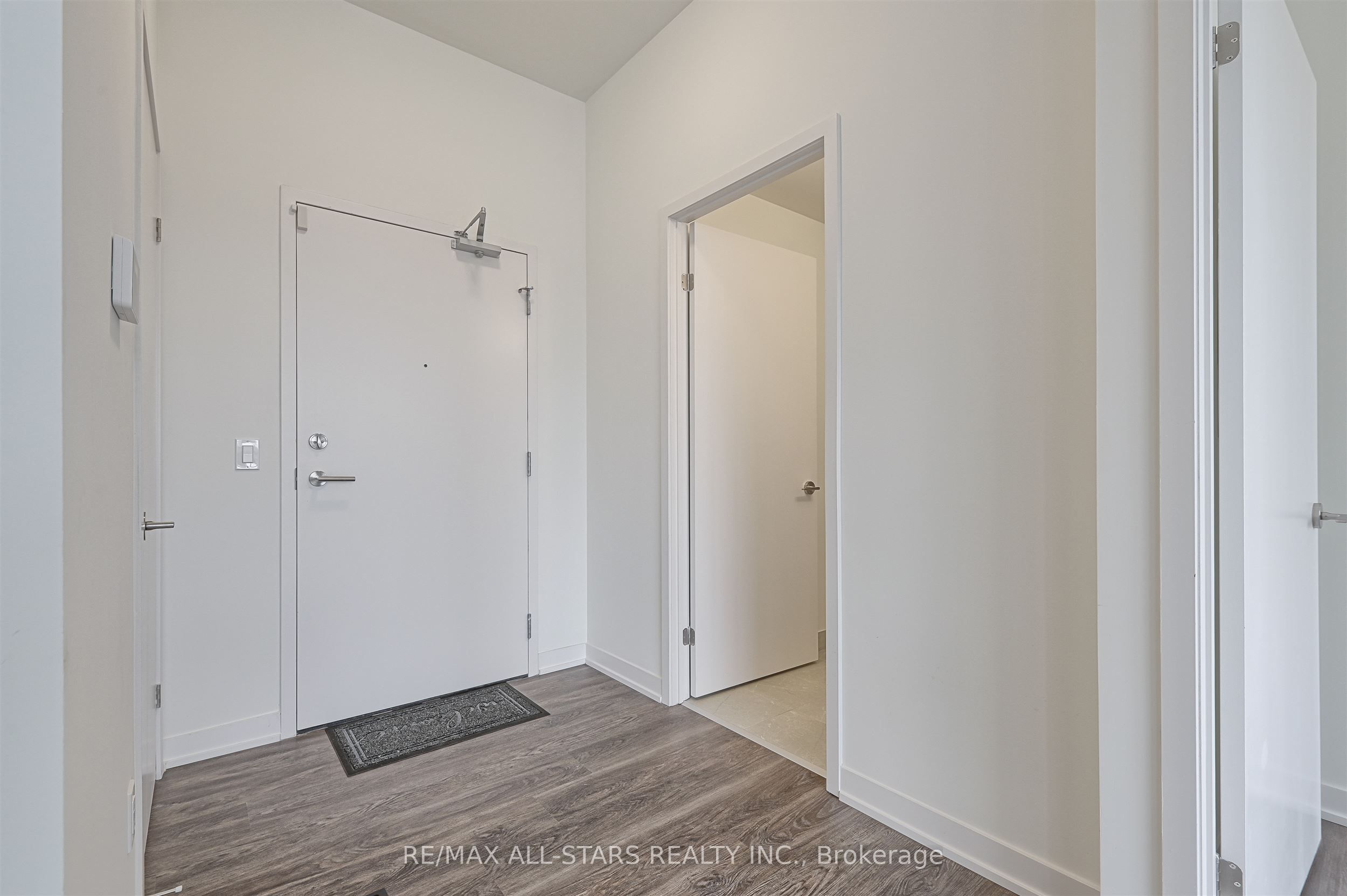 2 David Eyer Road 124, Richmond Hill, ON L4S 0N6 photo 5