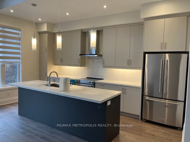 17 Vern Robertson Gate, Uxbridge, ON L9P 0R9 photo 2