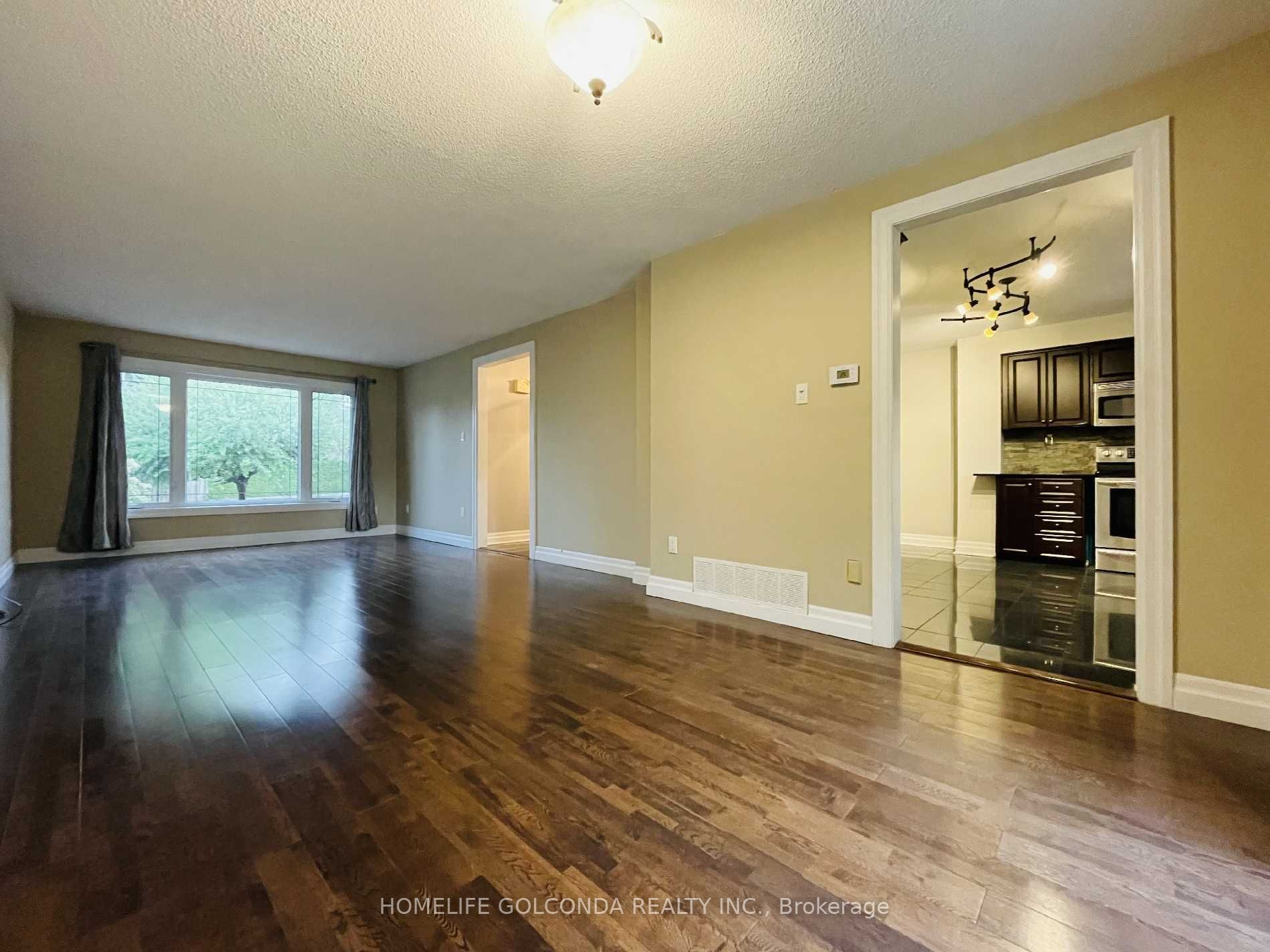 909 Ferndale Crescent Upper level, Newmarket, ON L3Y 6B6 photo 3