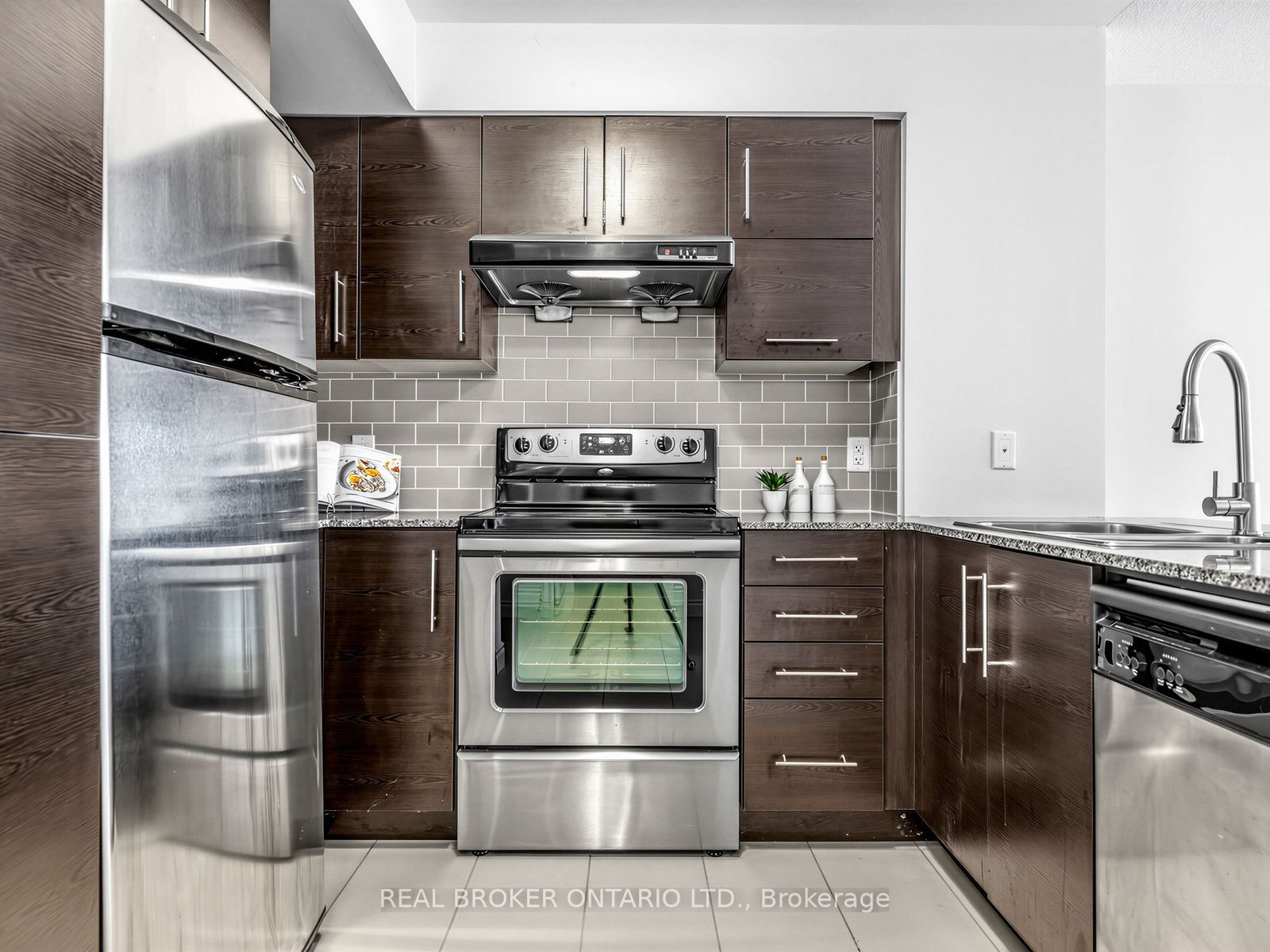 233 South Park Road 1012, Markham, ON L3T 0B3 photo 3