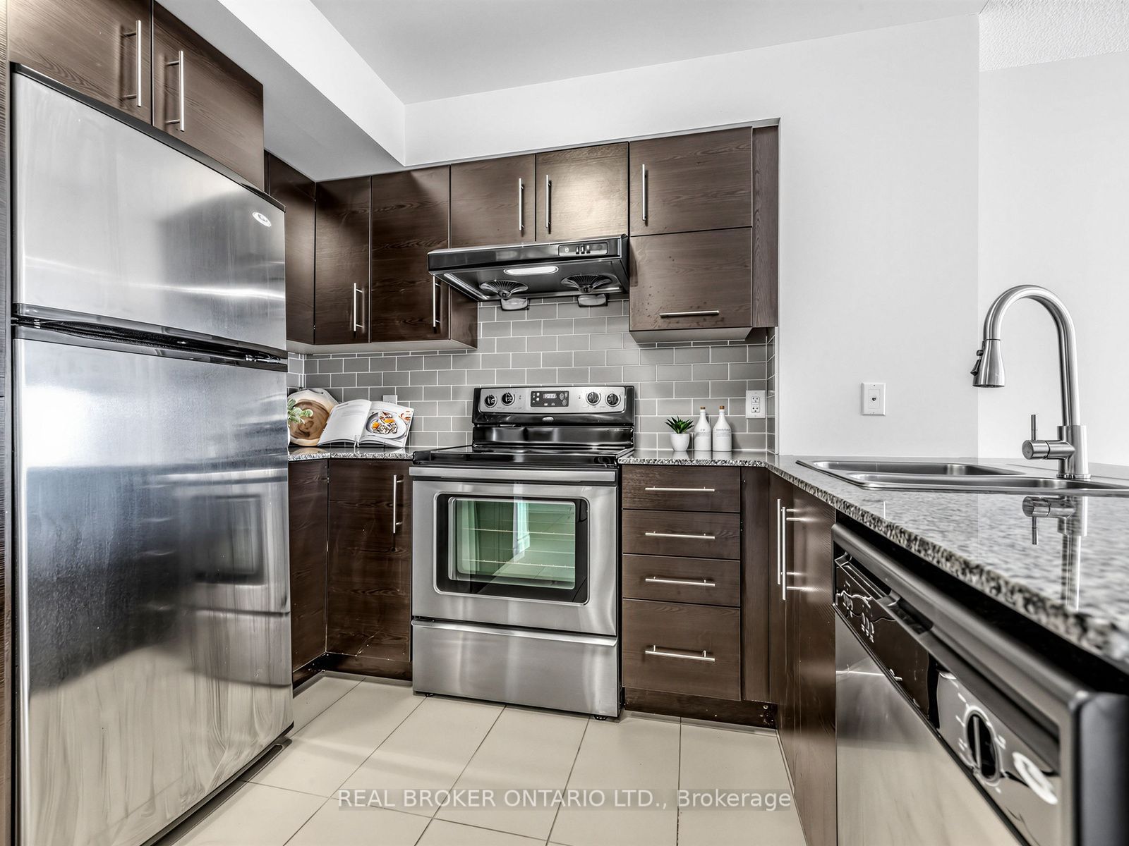 233 South Park Road 1012, Markham, ON L3T 0B3 photo 4
