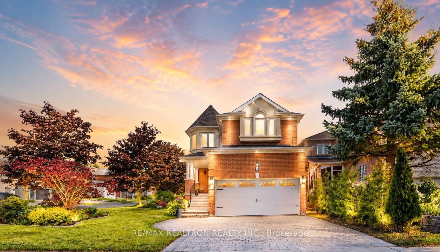 2 Rocksprings Avenue, Richmond Hill, ON L4S 1R1
