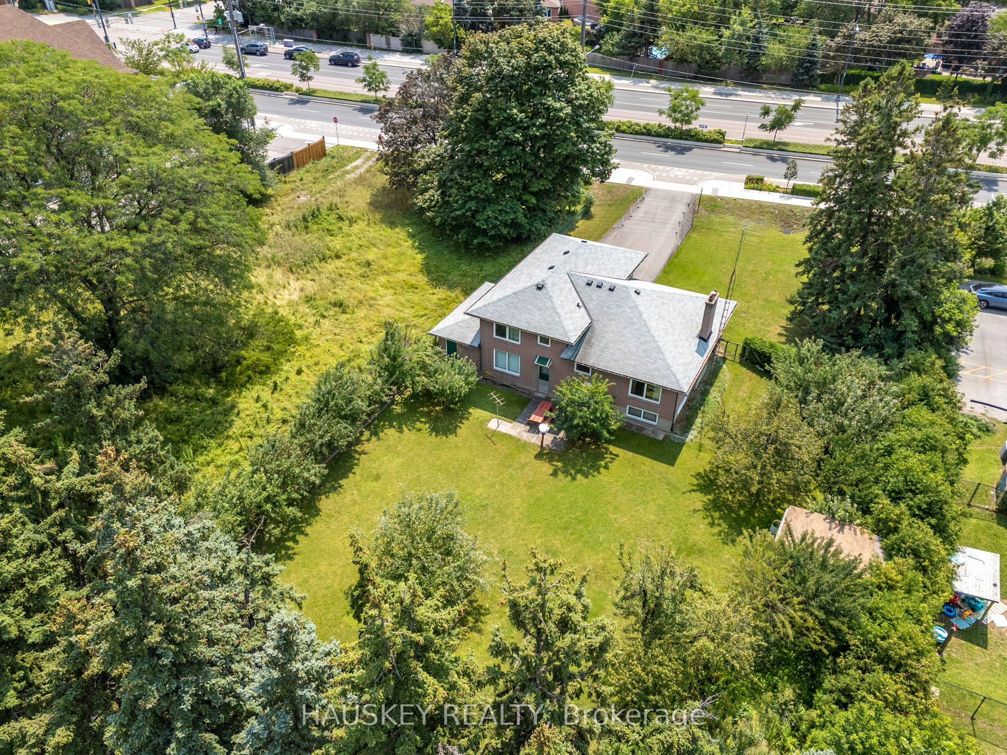 1226 Centre Street, Vaughan, ON L4J 3M9 photo 2