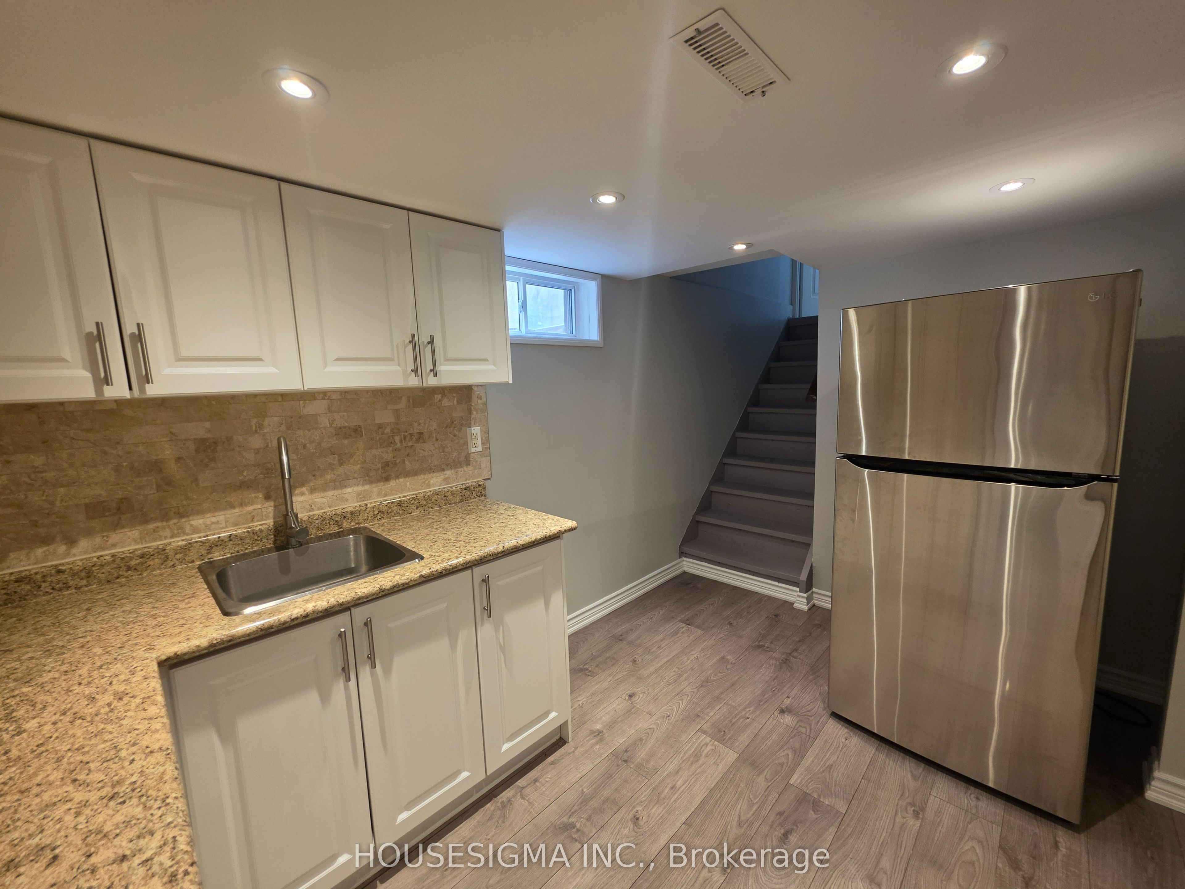 158 Patterson Street Lower, Newmarket, ON L3Y 4Y8 photo 2