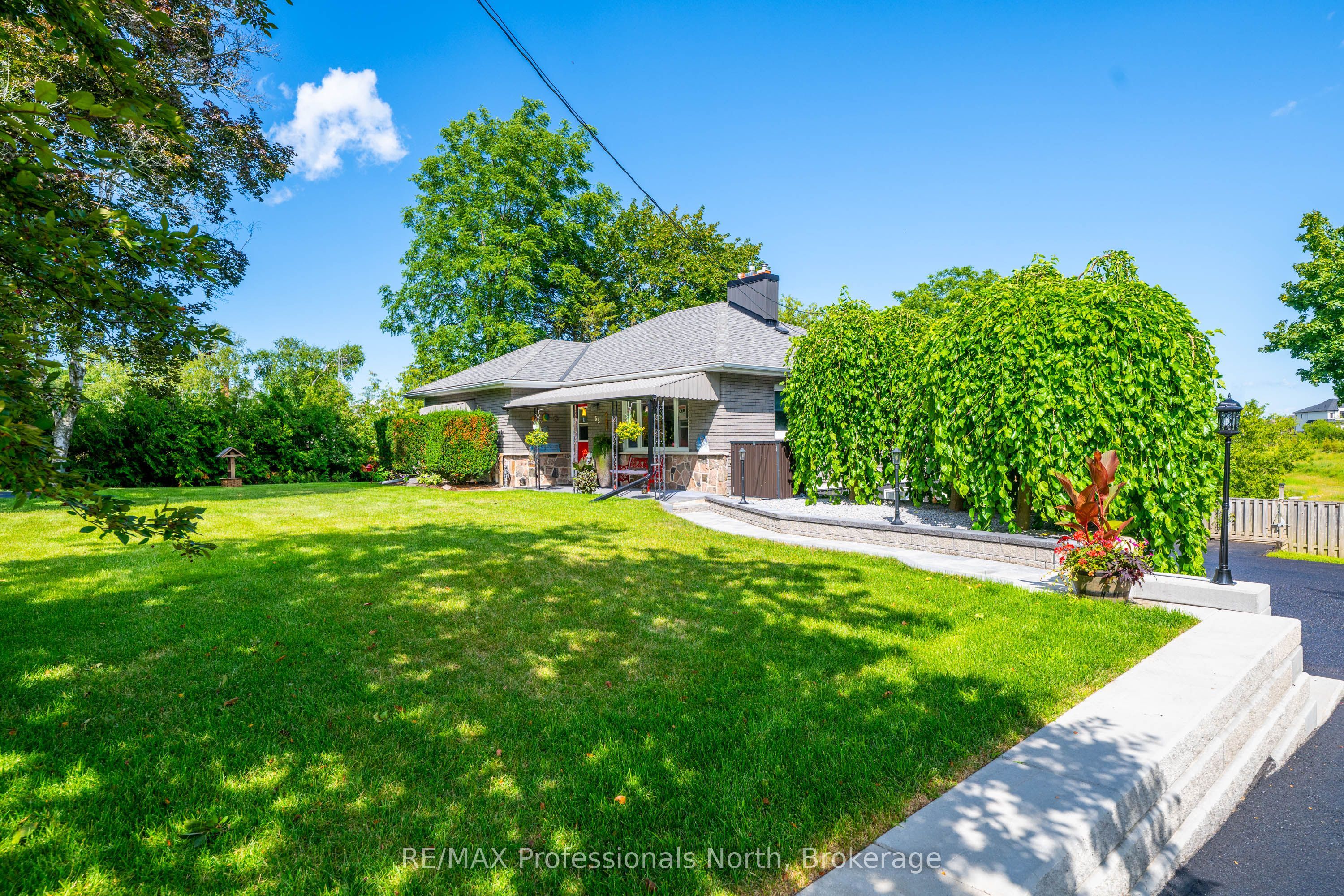 63 The Queensway N, Georgina, ON L4P 0L2 photo 5