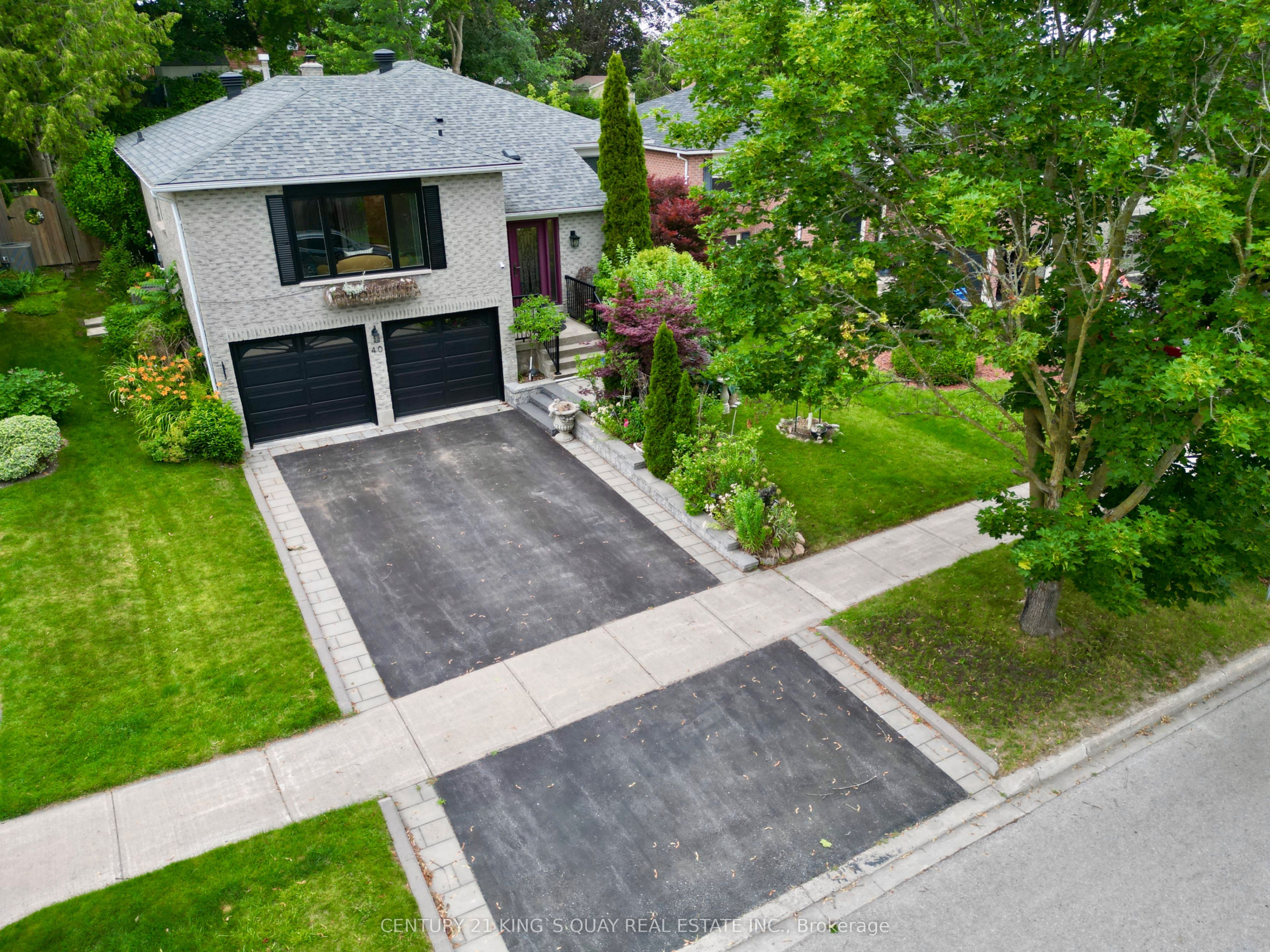 40 Stonehill Boulevard, East Gwillimbury, ON L9N 1E3