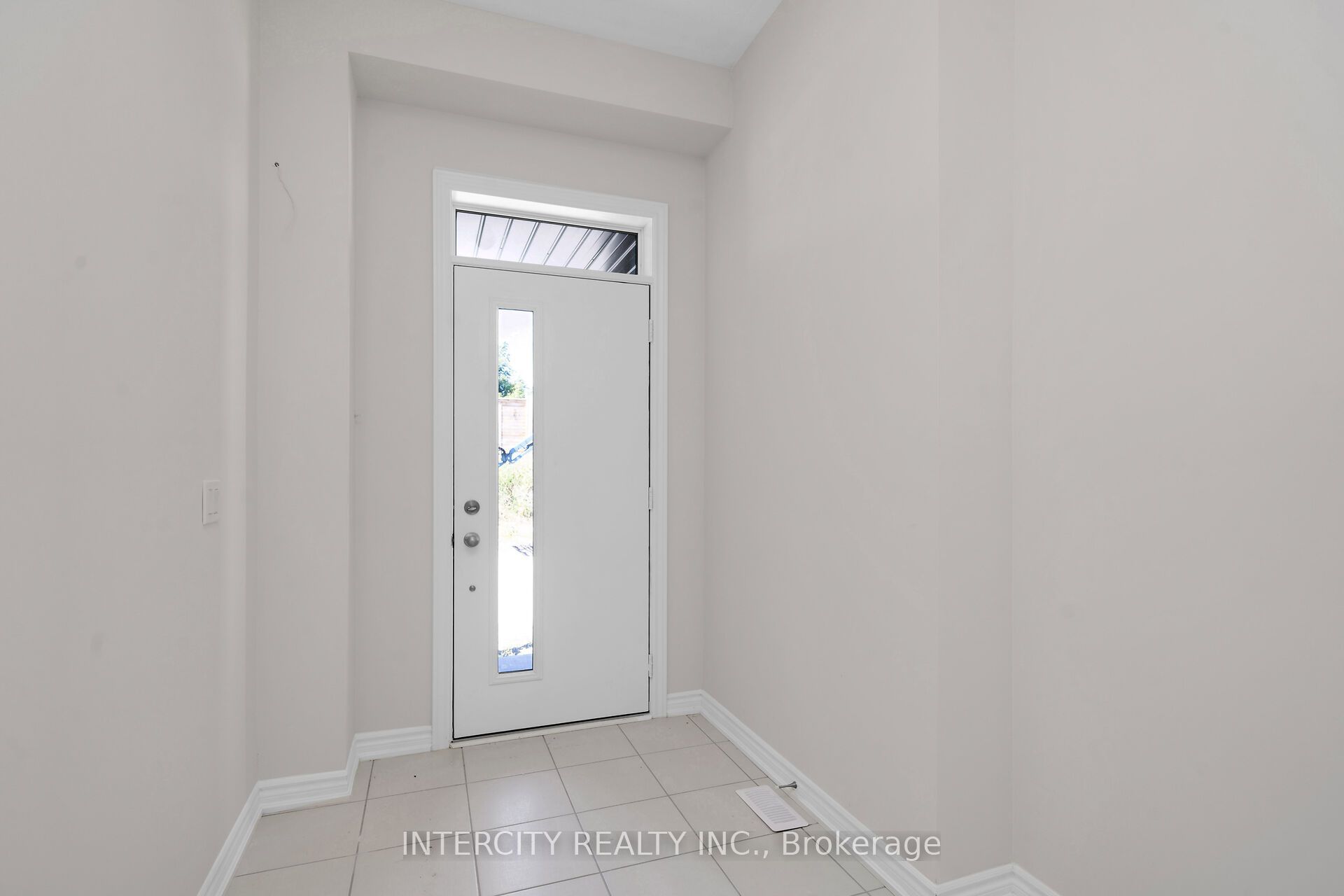 7 Drainie Street, Vaughan, ON L4H 5J3 photo 2