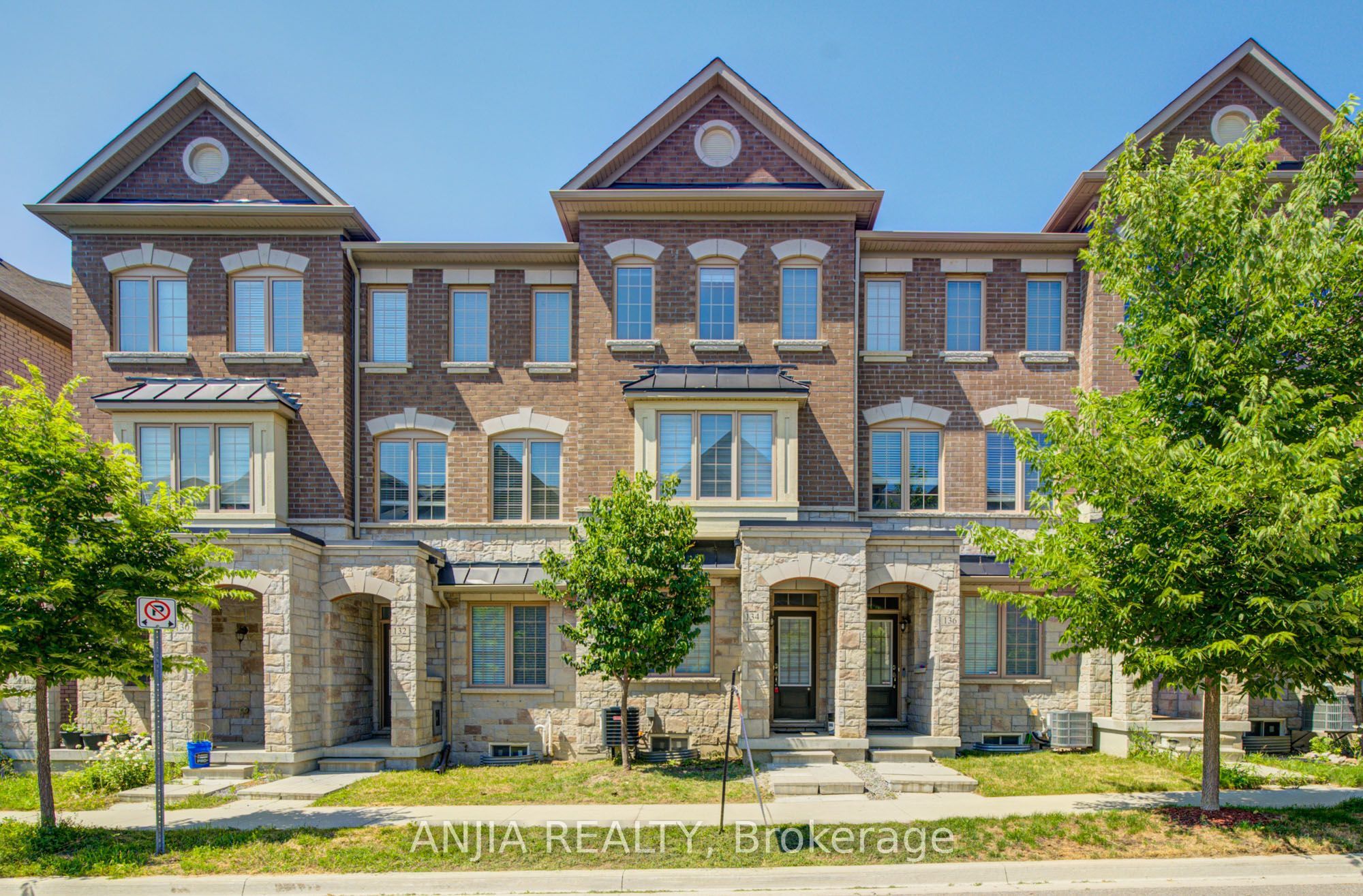134 Frederick Wilson Avenue, Markham, ON L6B 0R1 photo 2
