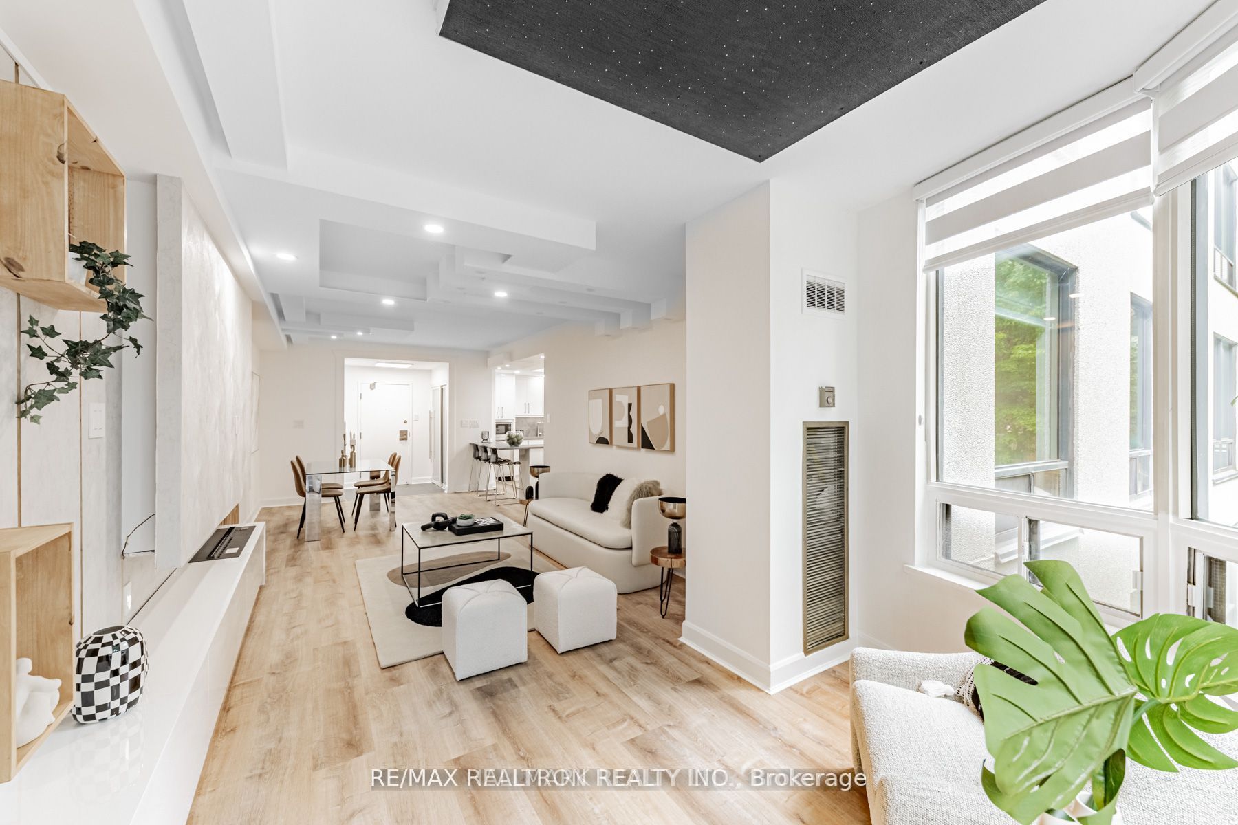 333 Clark Avenue W 321, Vaughan, ON L4J 7K4 photo 2