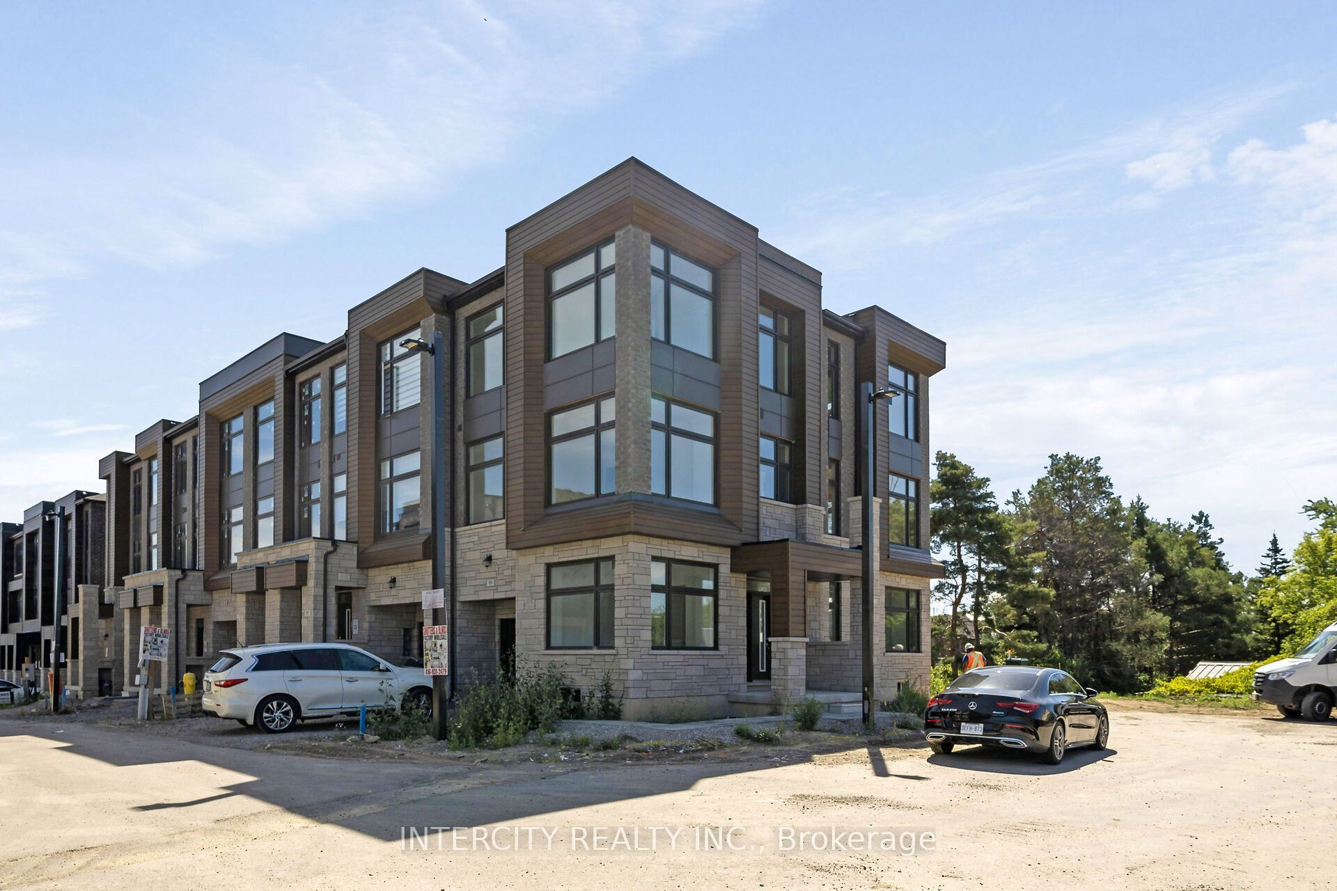 99 Divadale Road, Vaughan, ON L4H 5J3