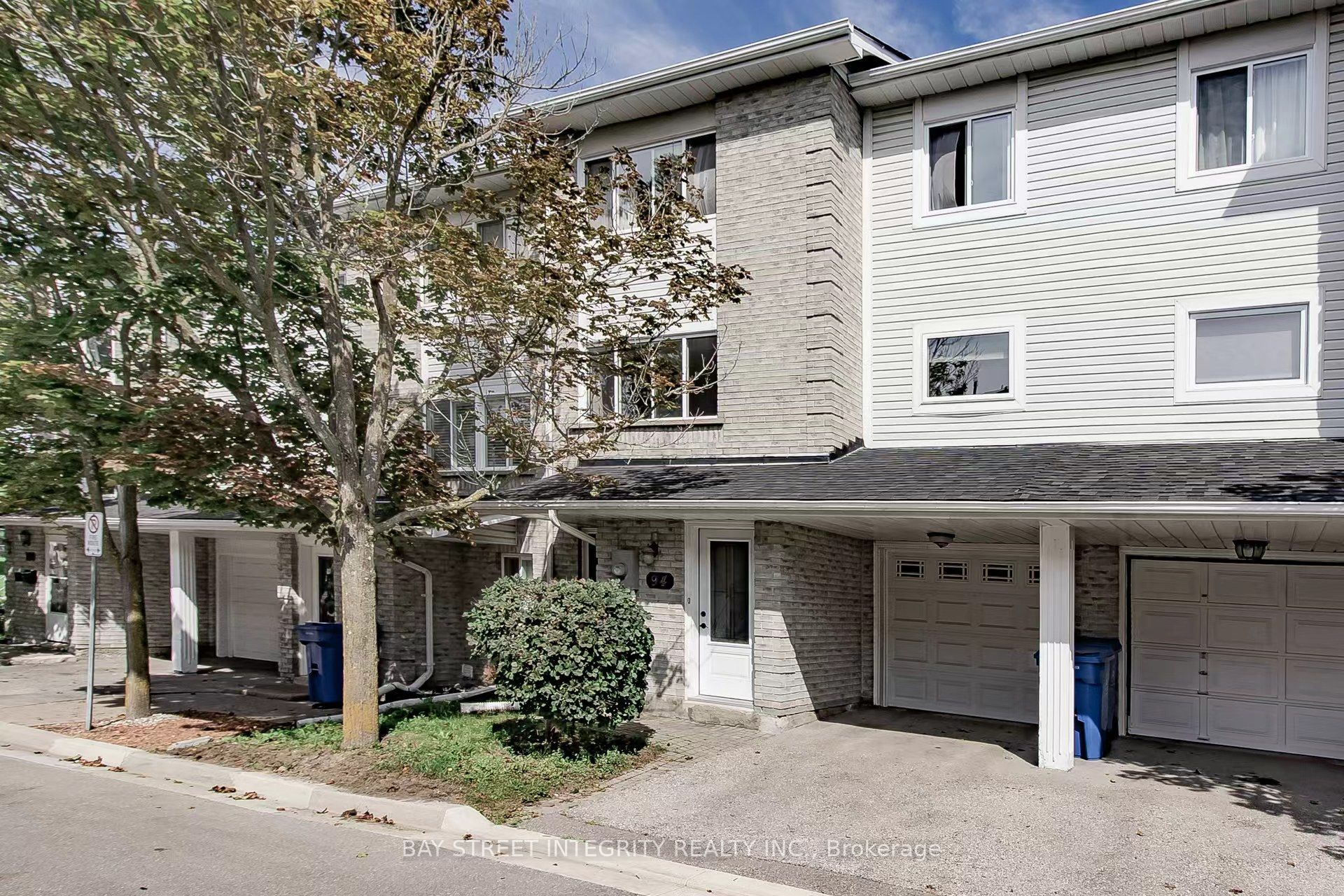 94 William Curtis Circle, Newmarket, ON L3Y 8L6