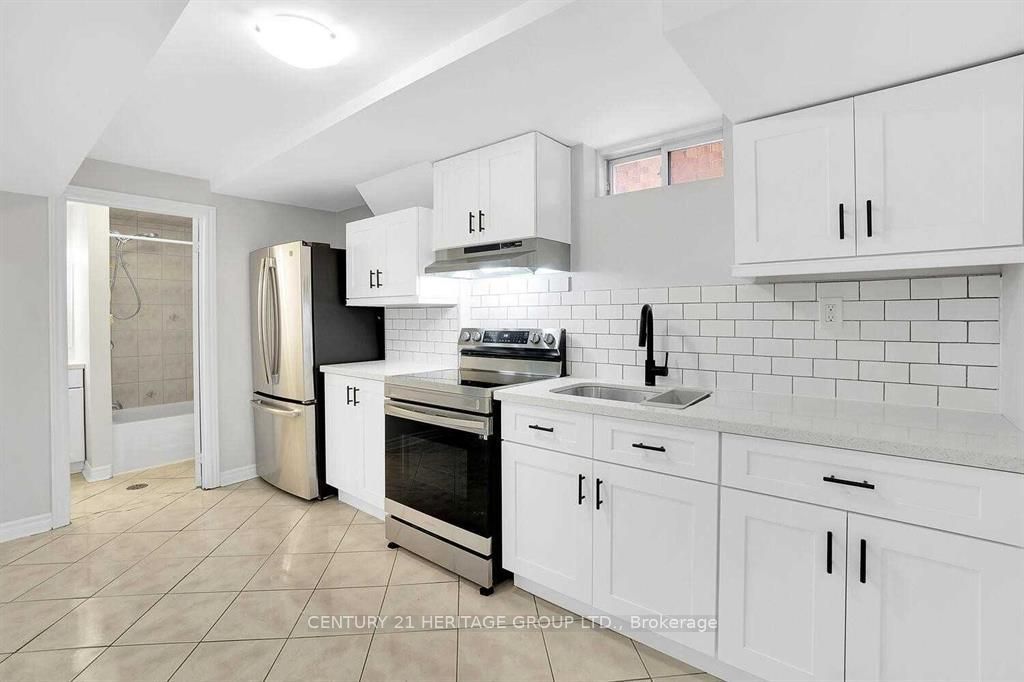 521 Heddle Crescent, Newmarket, ON L3X 2J4 photo 3