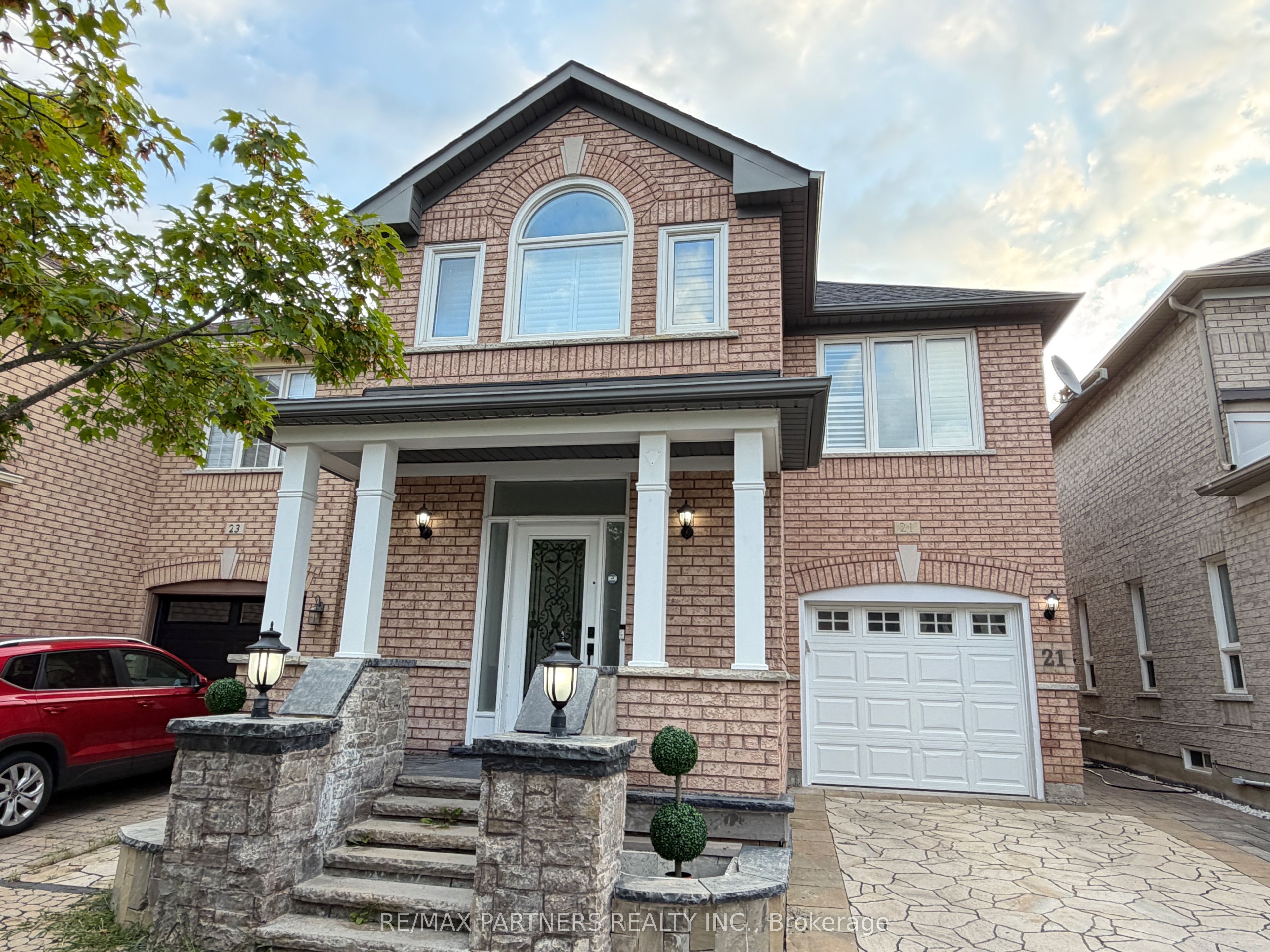 21 Russell Hill Road, Markham, ON L6C 2L8