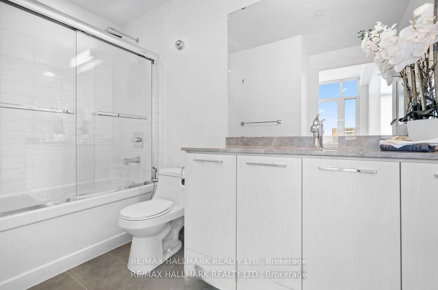 9471 Yonge Street 718, Richmond Hill, ON L4C 1V4 photo 5