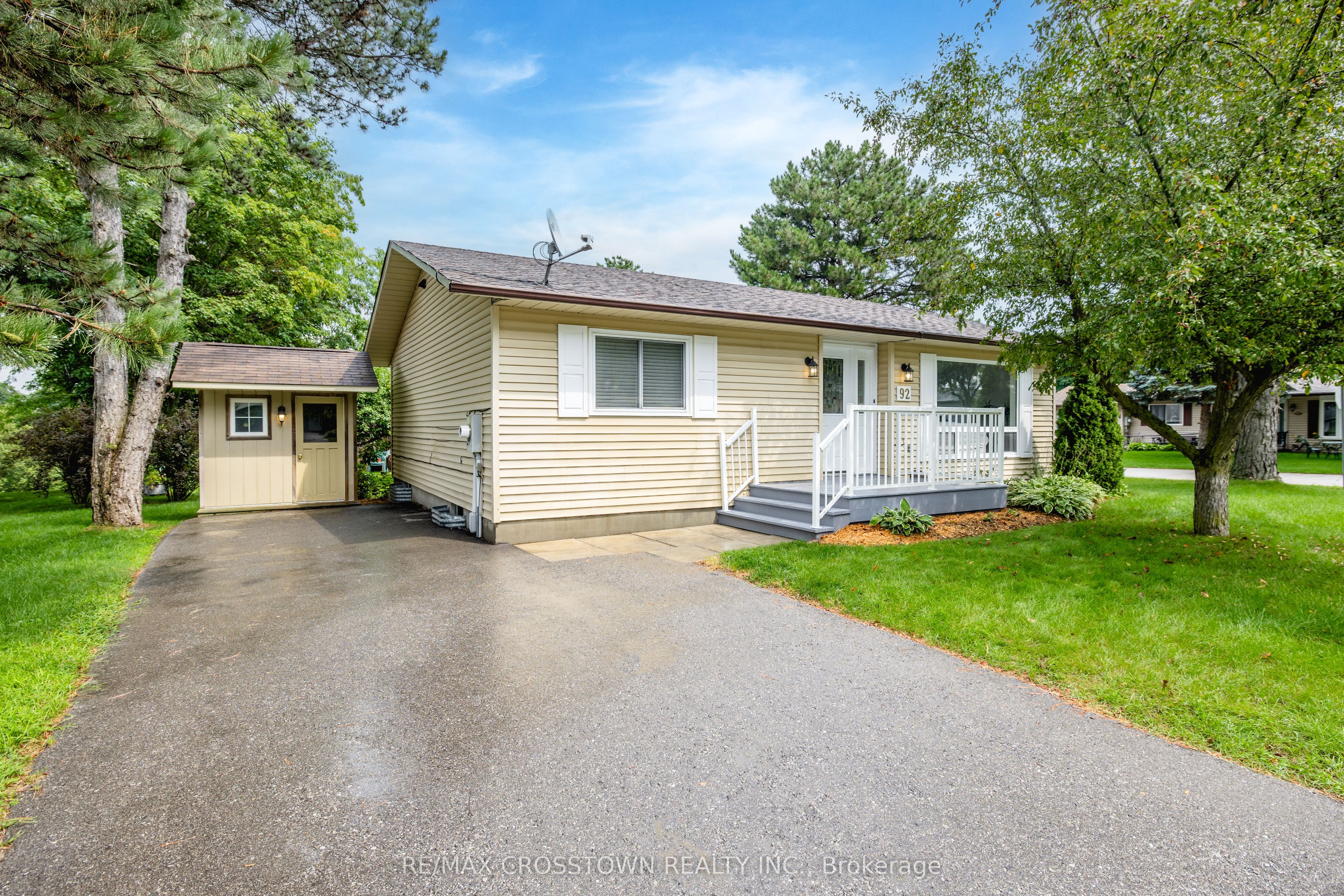 92 Tecumseth Pines Drive, New Tecumseth, ON L0G 1W0