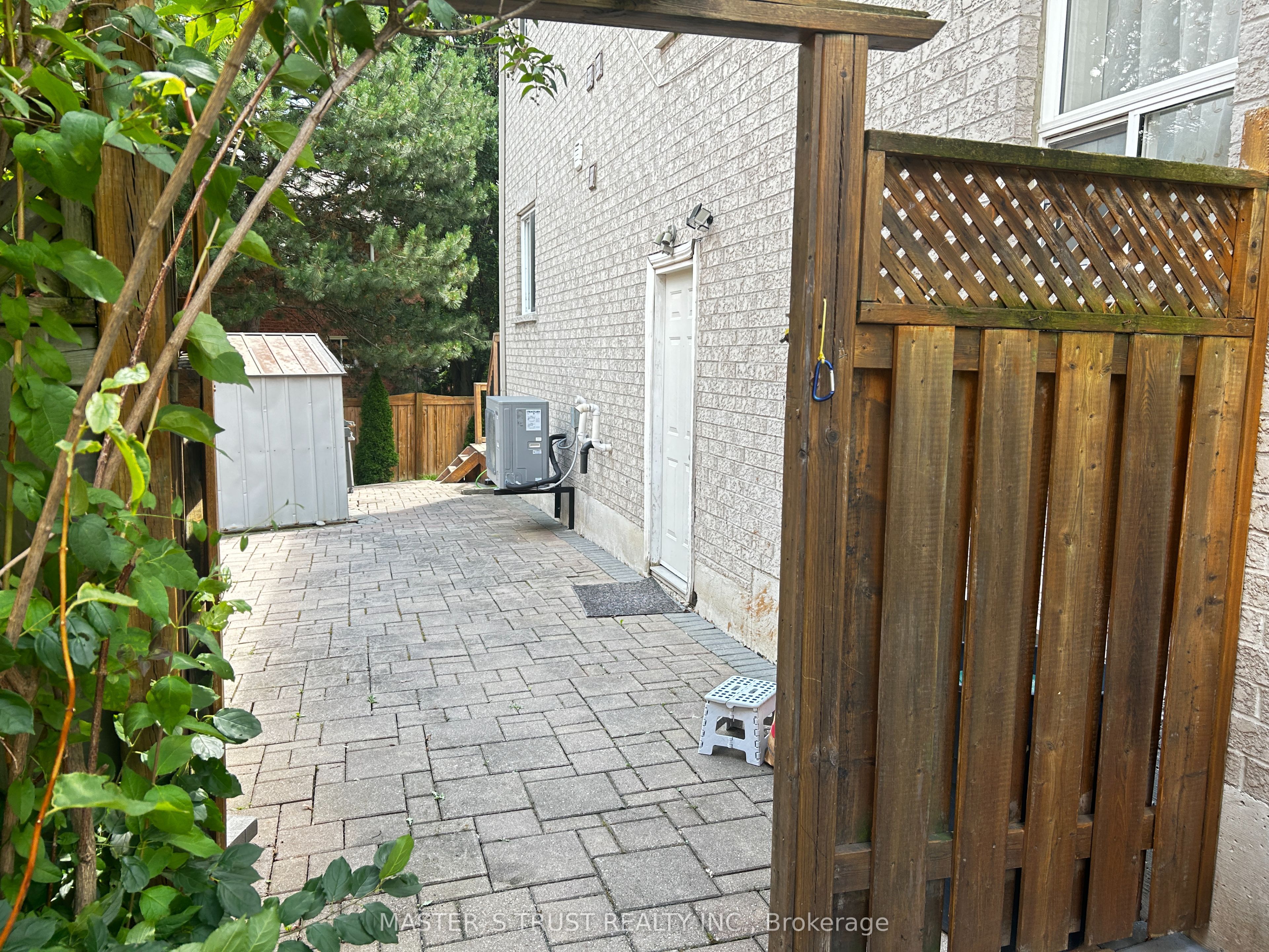 37 Levellands Crescent, Richmond Hill, ON L4B 0A5 photo 2