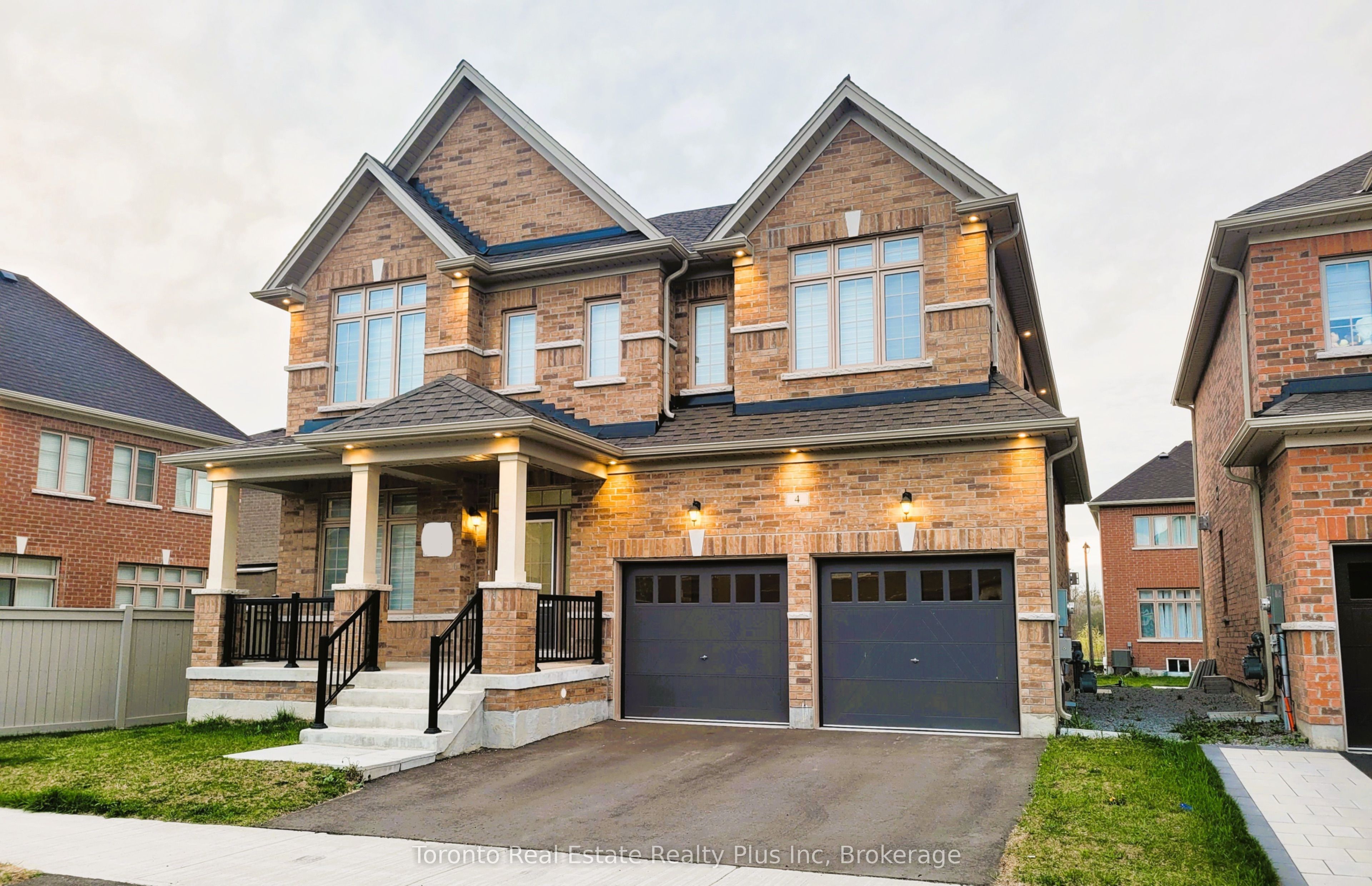 4 Bruce Welch Avenue, Georgina, ON L4P 0J1