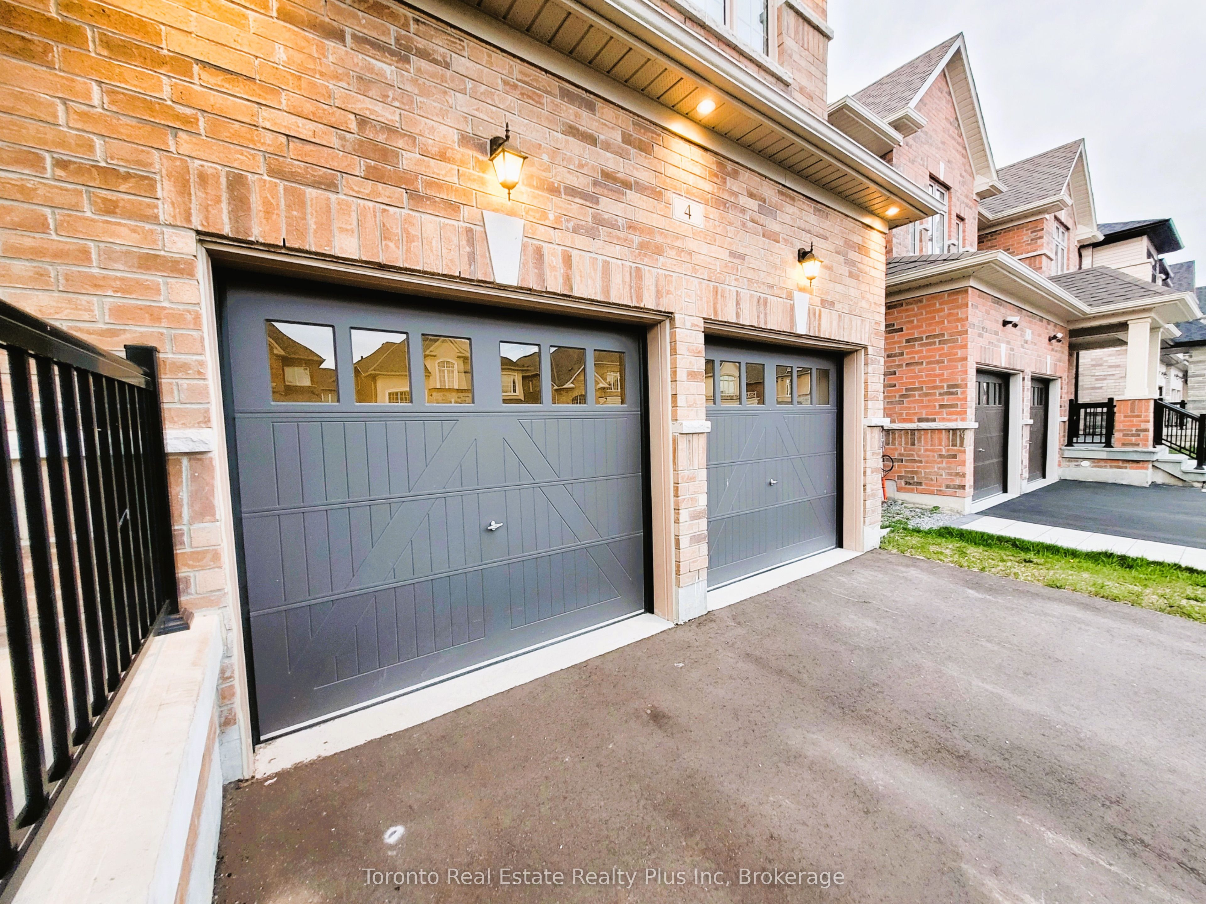 4 Bruce Welch Avenue, Georgina, ON L4P 0J1 photo 3