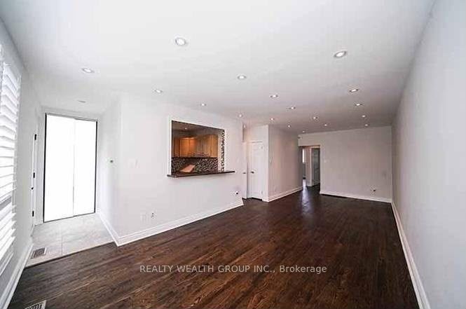 271 McConvey Drive, Richmond Hill, ON L4C 3K1 photo 3