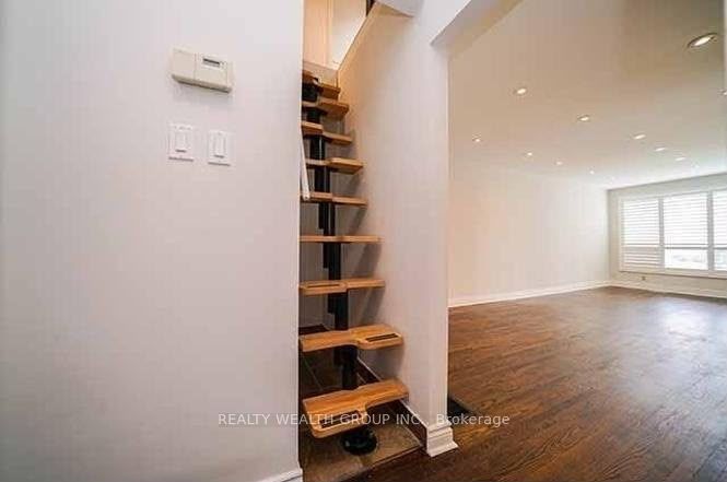 271 McConvey Drive, Richmond Hill, ON L4C 3K1 photo 4