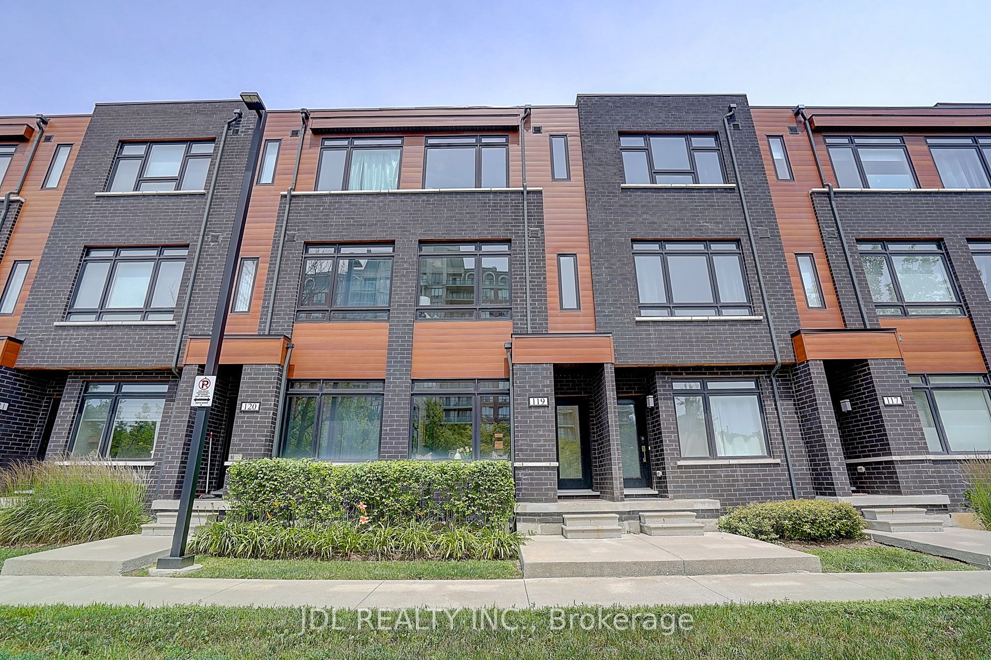 370 D Red Maple Road 119, Richmond Hill, ON L4C 5T4 photo 2