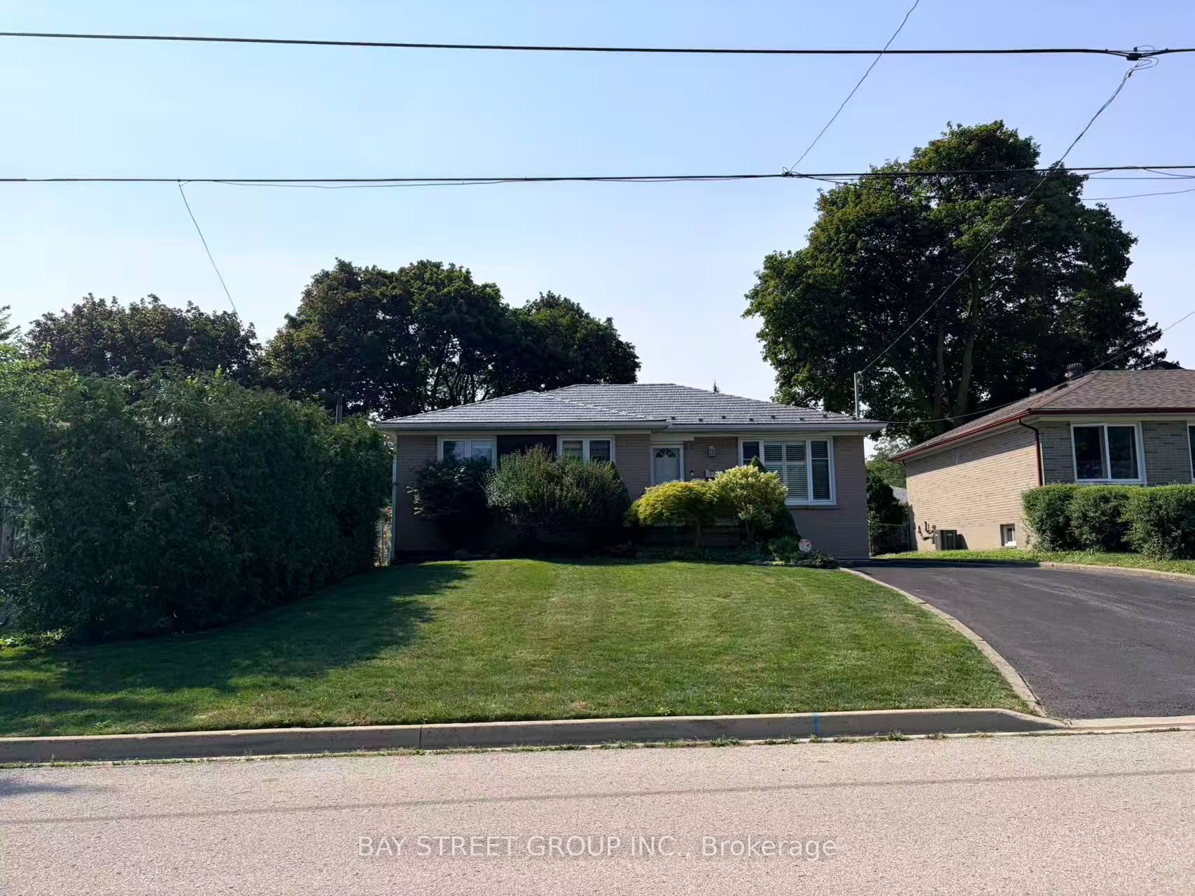 402 Osiris Drive, Richmond Hill, ON L4C 2P9