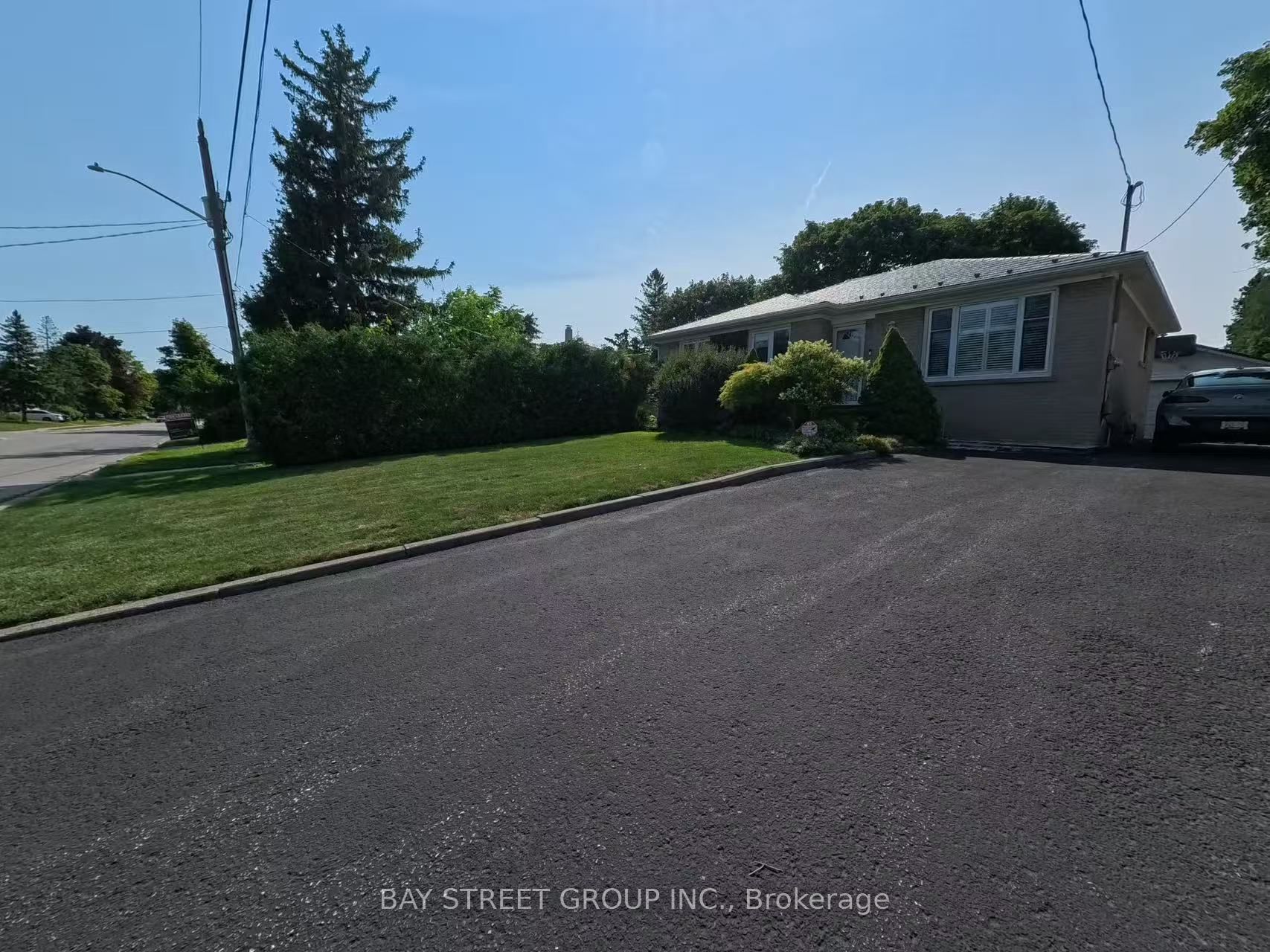 402 Osiris Drive, Richmond Hill, ON L4C 2P9 photo 2