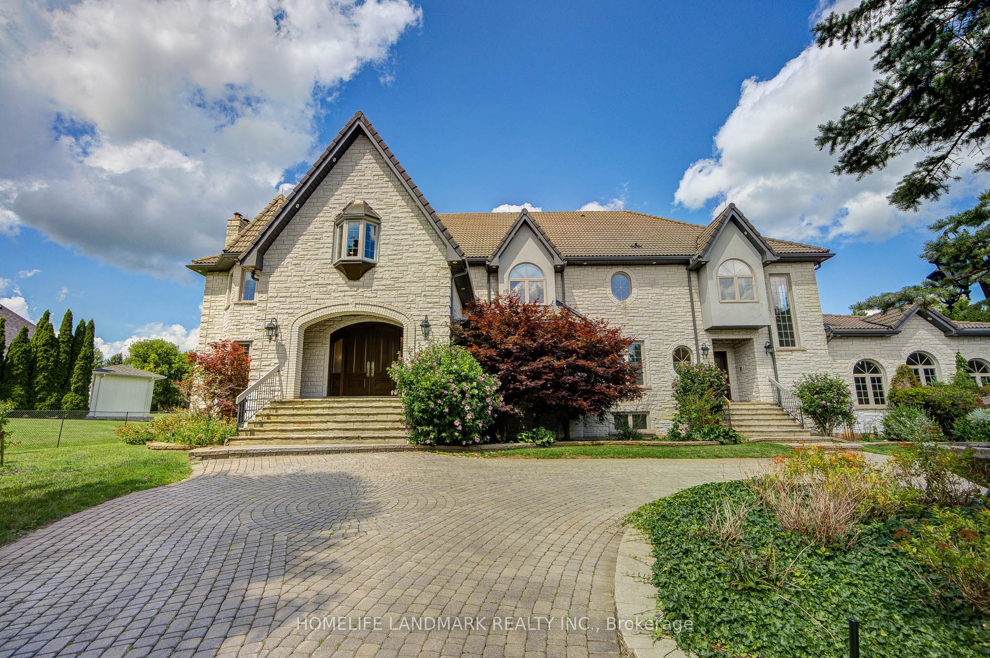 21 Kensington Drive, Richmond Hill, ON L4E 3M9