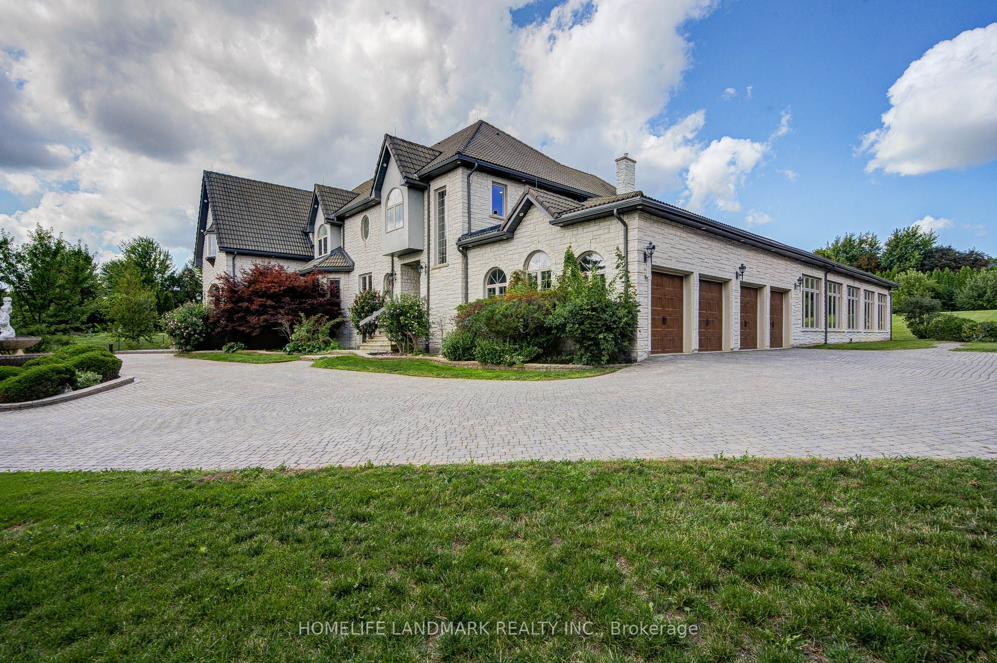 21 Kensington Drive, Richmond Hill, ON L4E 3M9 photo 2