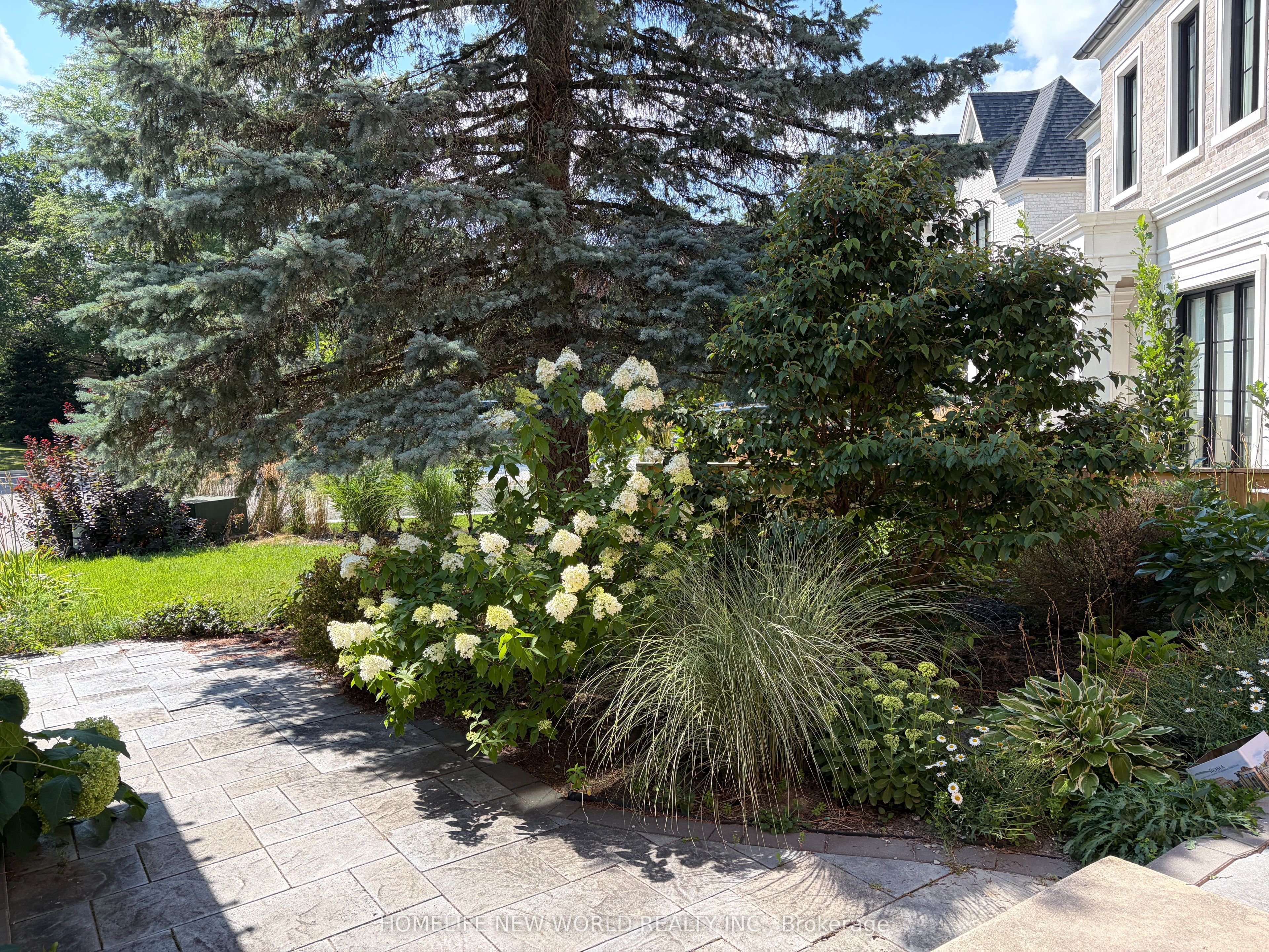 23 Lacey Court, Aurora, ON L4G 5G3 photo 2