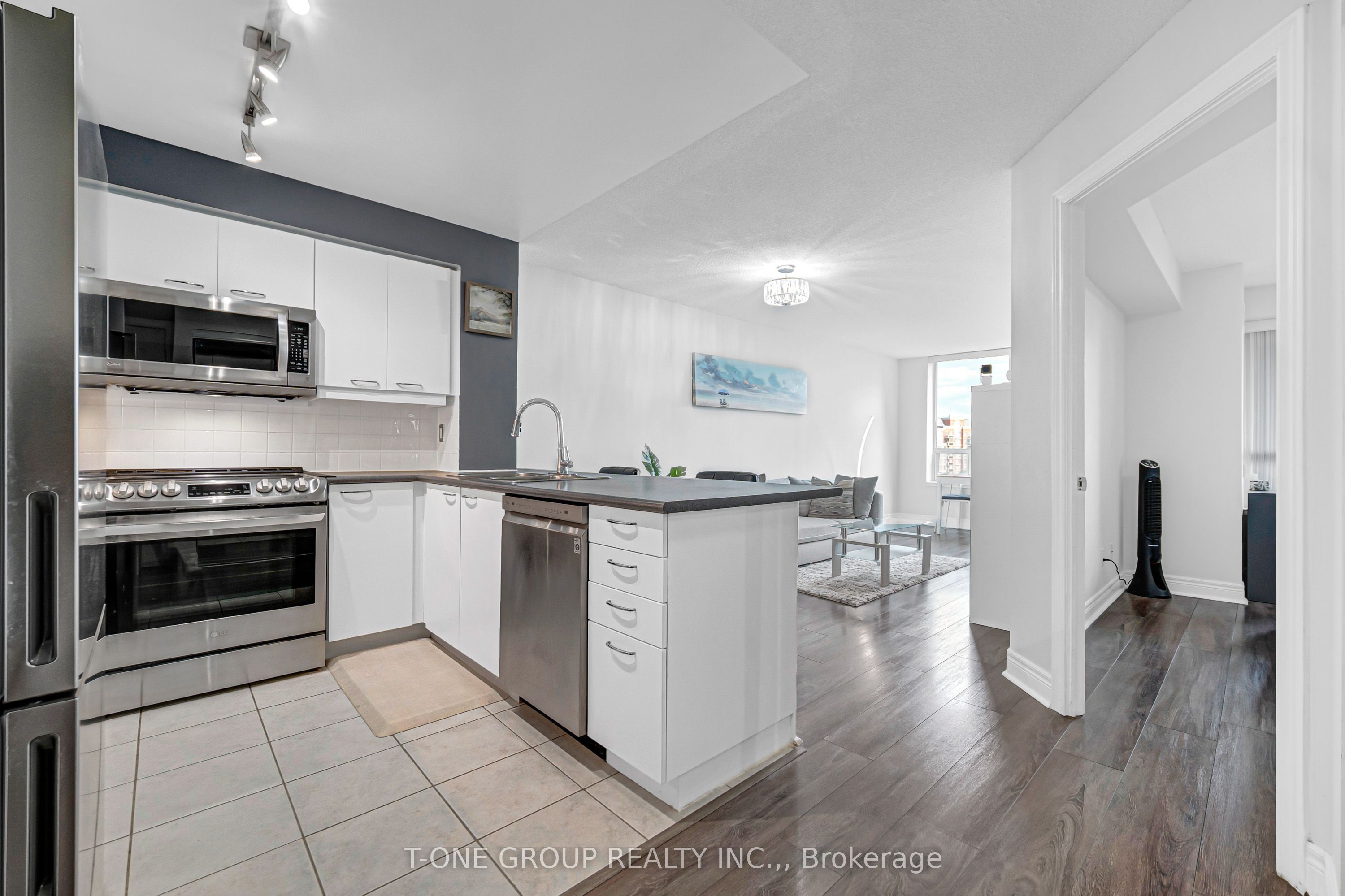 48 Suncrest Boulevard 720, Markham, ON L3T 7Y5 photo 3