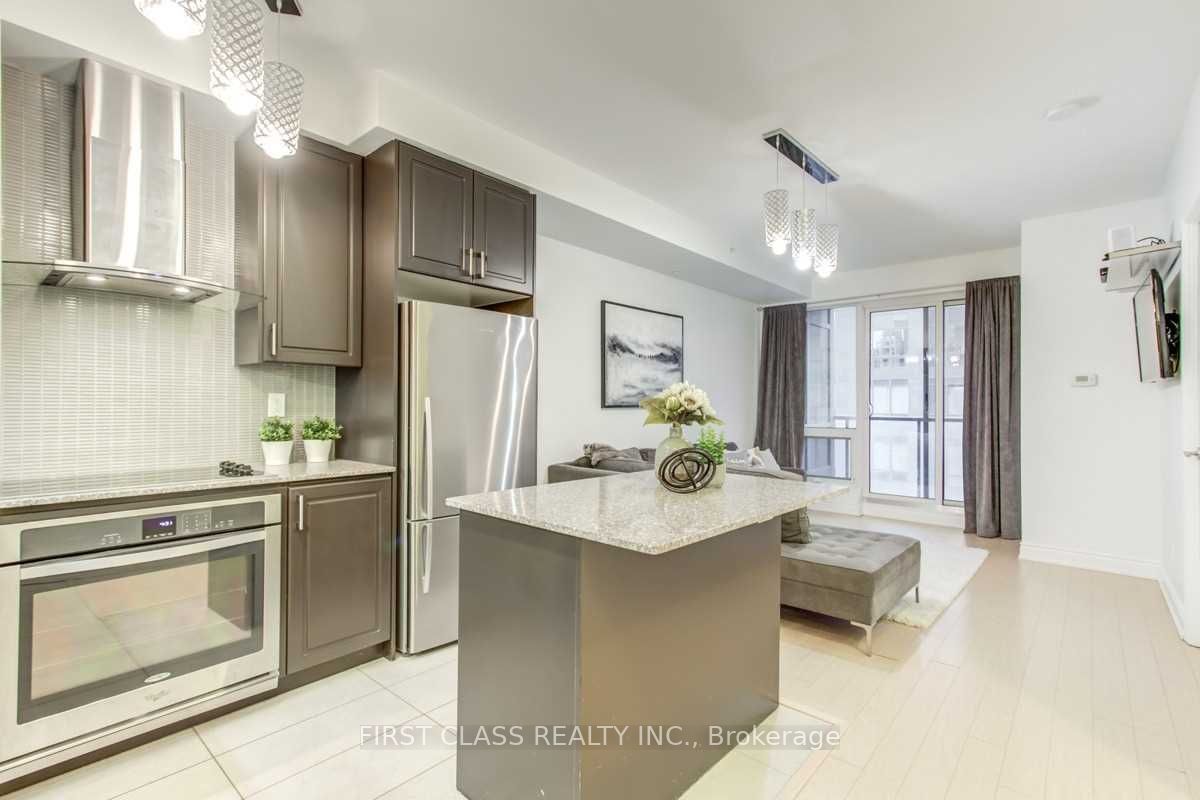9090 Yonge Street 1509, Richmond Hill, ON L4C 6Z9 photo 5