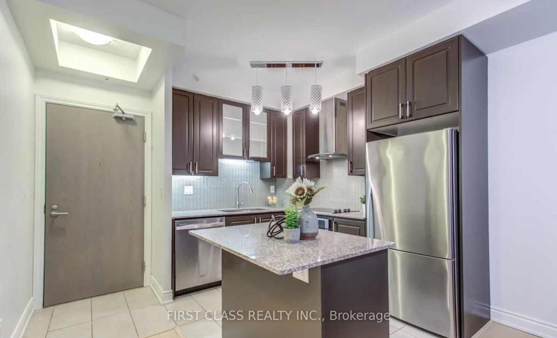 9090 Yonge Street 1509, Richmond Hill, ON L4C 0Z1 photo 3