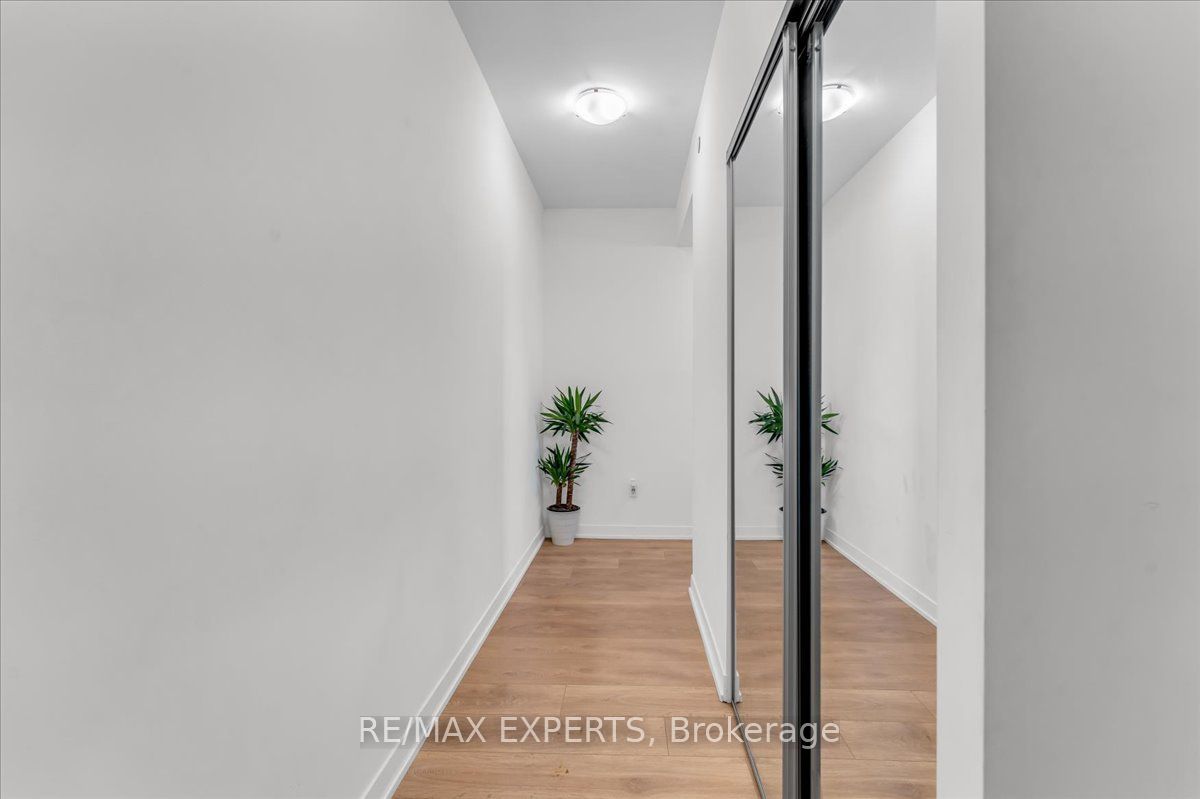 498 Caldari Road 828, Vaughan, ON L4K 0R6 photo 5