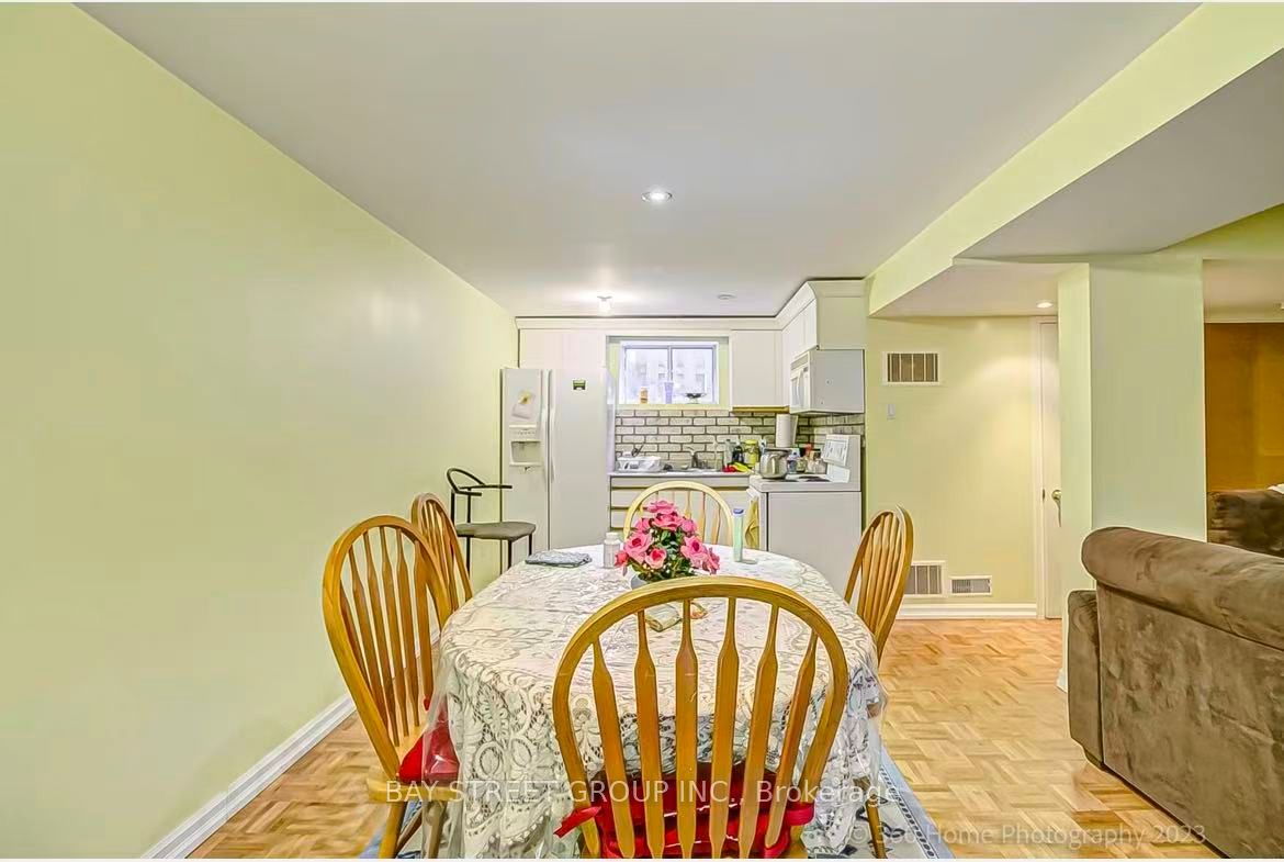 497 Lynett Crescent Lower, Richmond Hill, ON L4C 2V8 photo 4