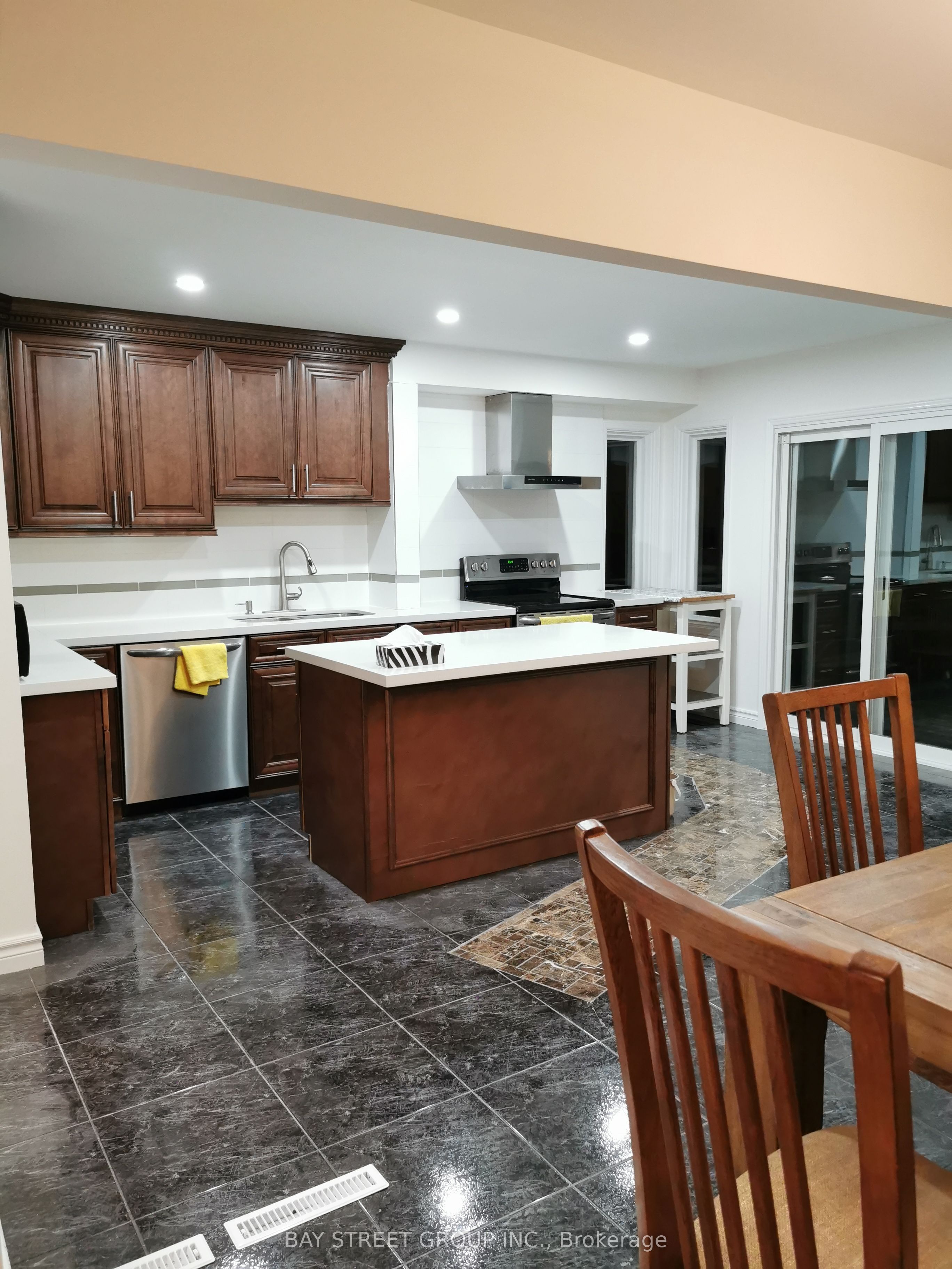 138 Rosedale Heights Drive, Vaughan, ON L4J 4V9 photo 4