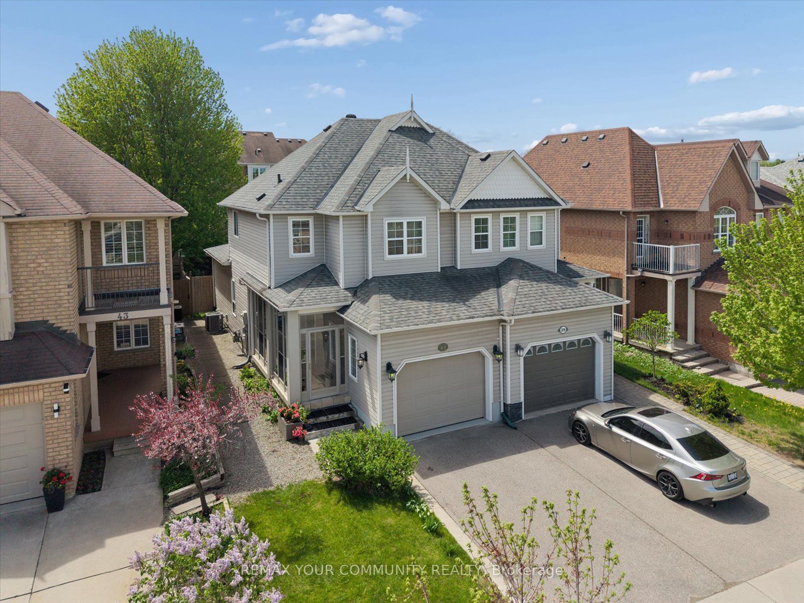 41 Old Colony Road, Richmond Hill, ON L4E 3V2 photo 2