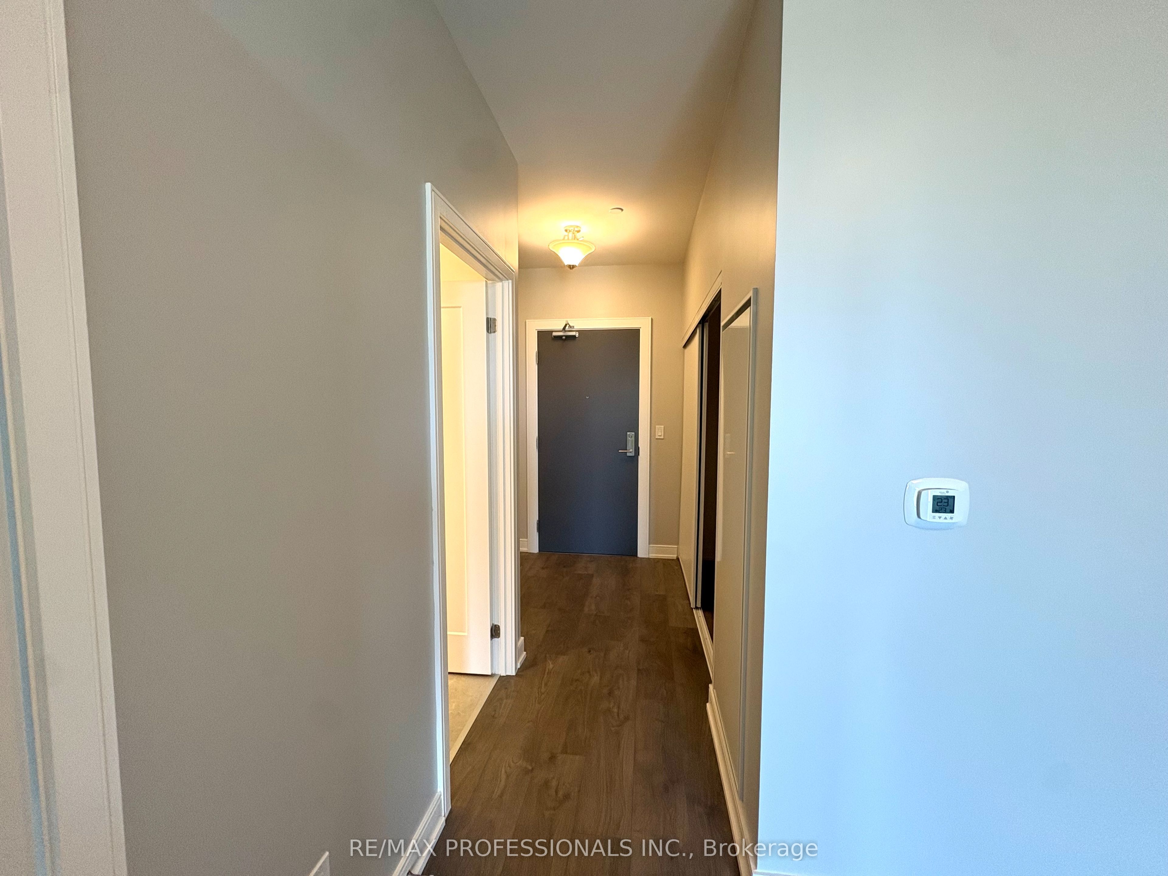 693 Davis Road B1402, Newmarket, ON L3Y 2R2 photo 4