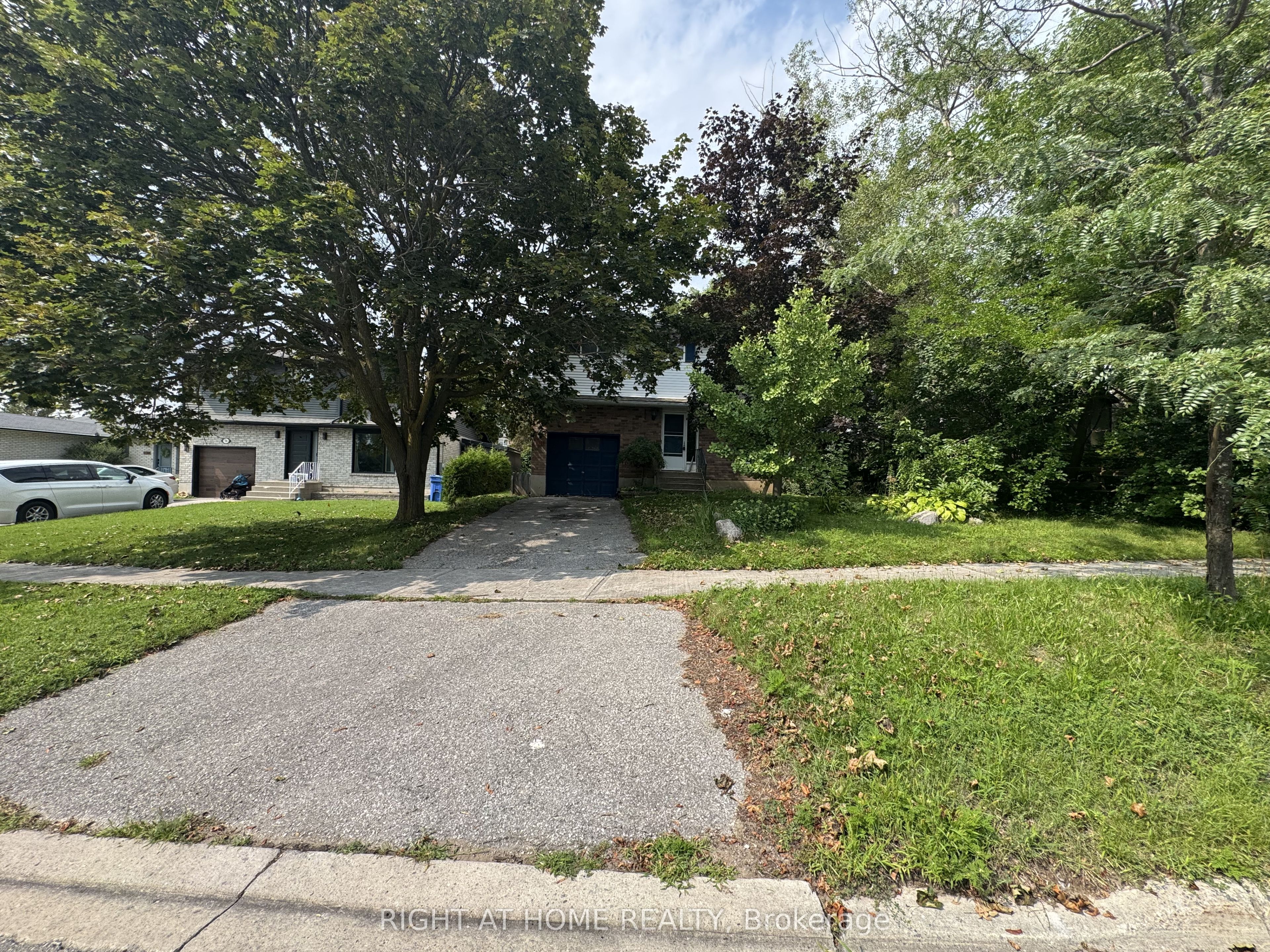 18 Annamaria Drive, Georgina, ON L4P 3H6 photo 2