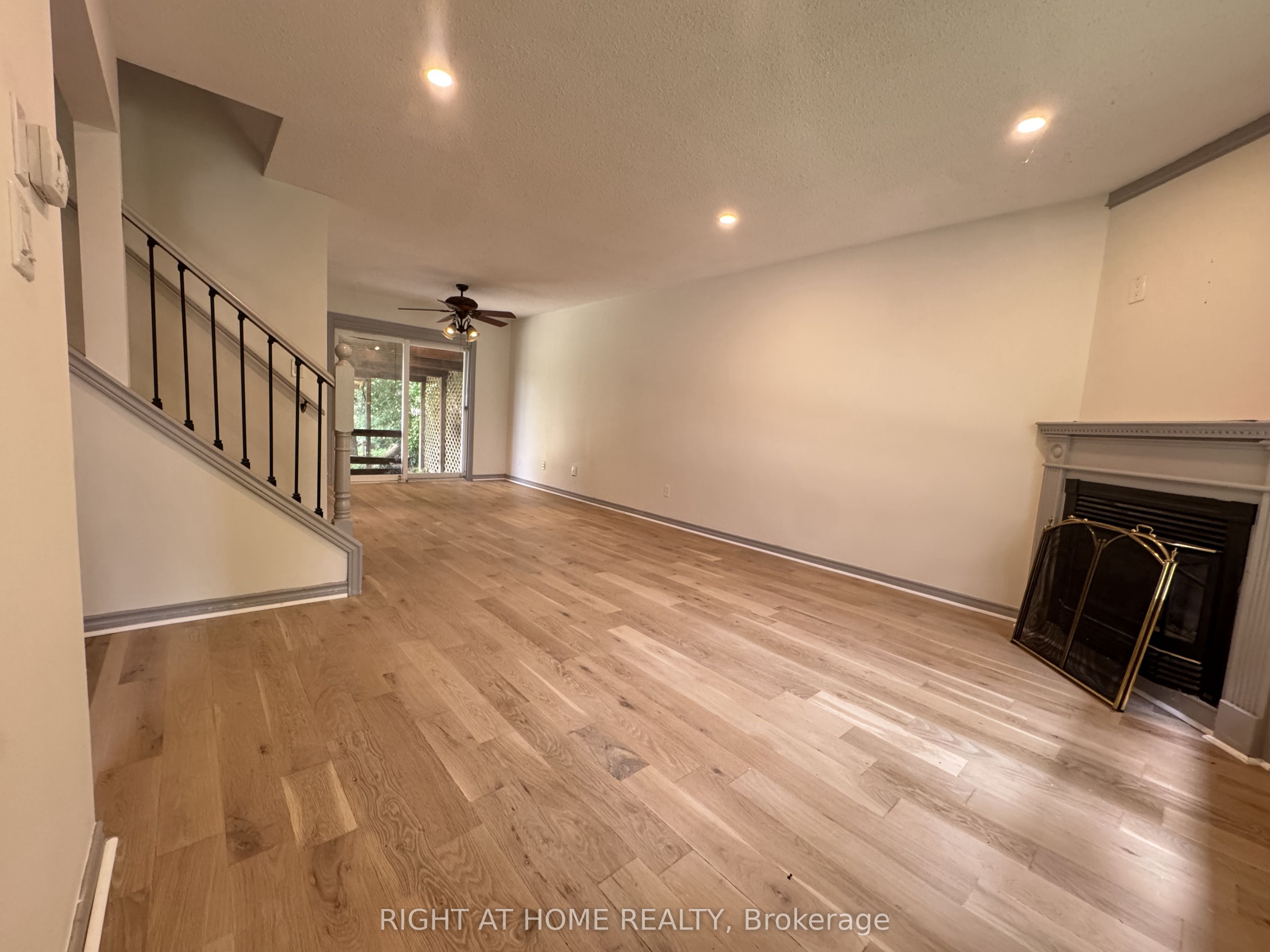 18 Annamaria Drive, Georgina, ON L4P 3H6 photo 4