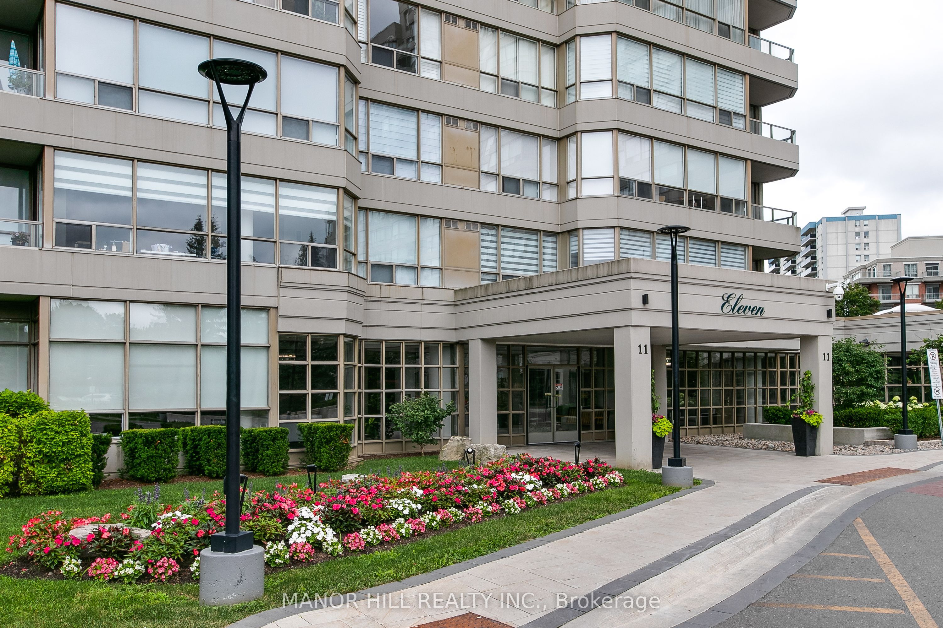 11 Townsgate Drive 814, Vaughan, ON L4J 8G4 photo 2