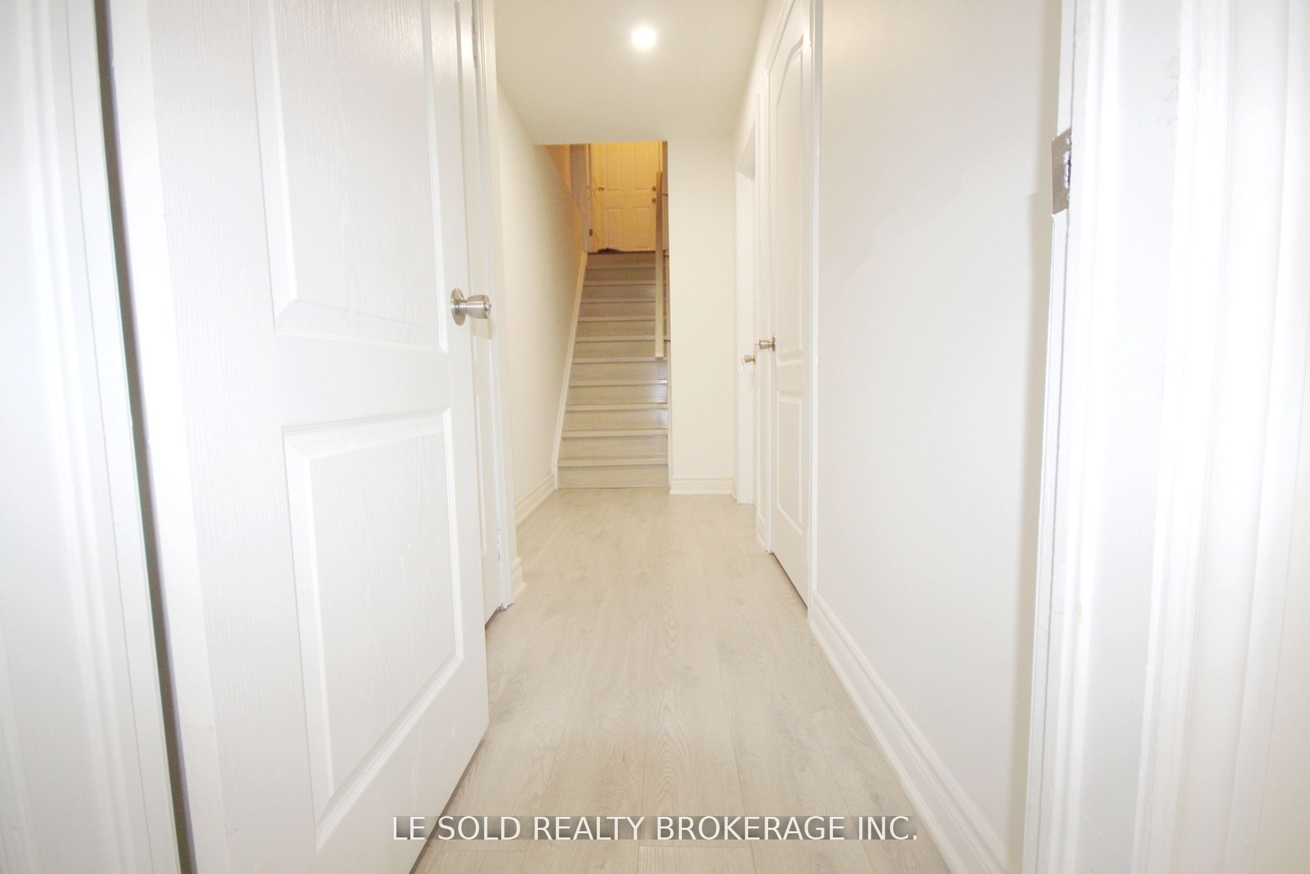 7 Pear Blossom Way Bsmt, East Gwillimbury, ON L9N 0T3 photo 2
