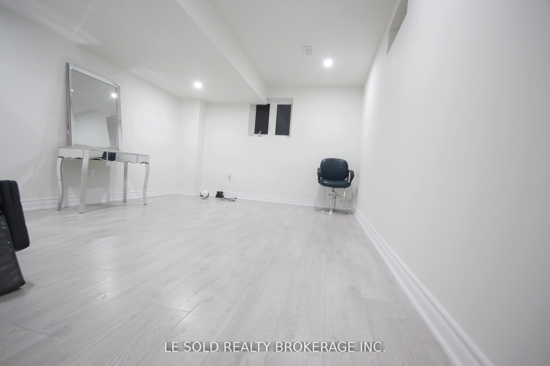 7 Pear Blossom Way Bsmt, East Gwillimbury, ON L9N 0T3 photo 3