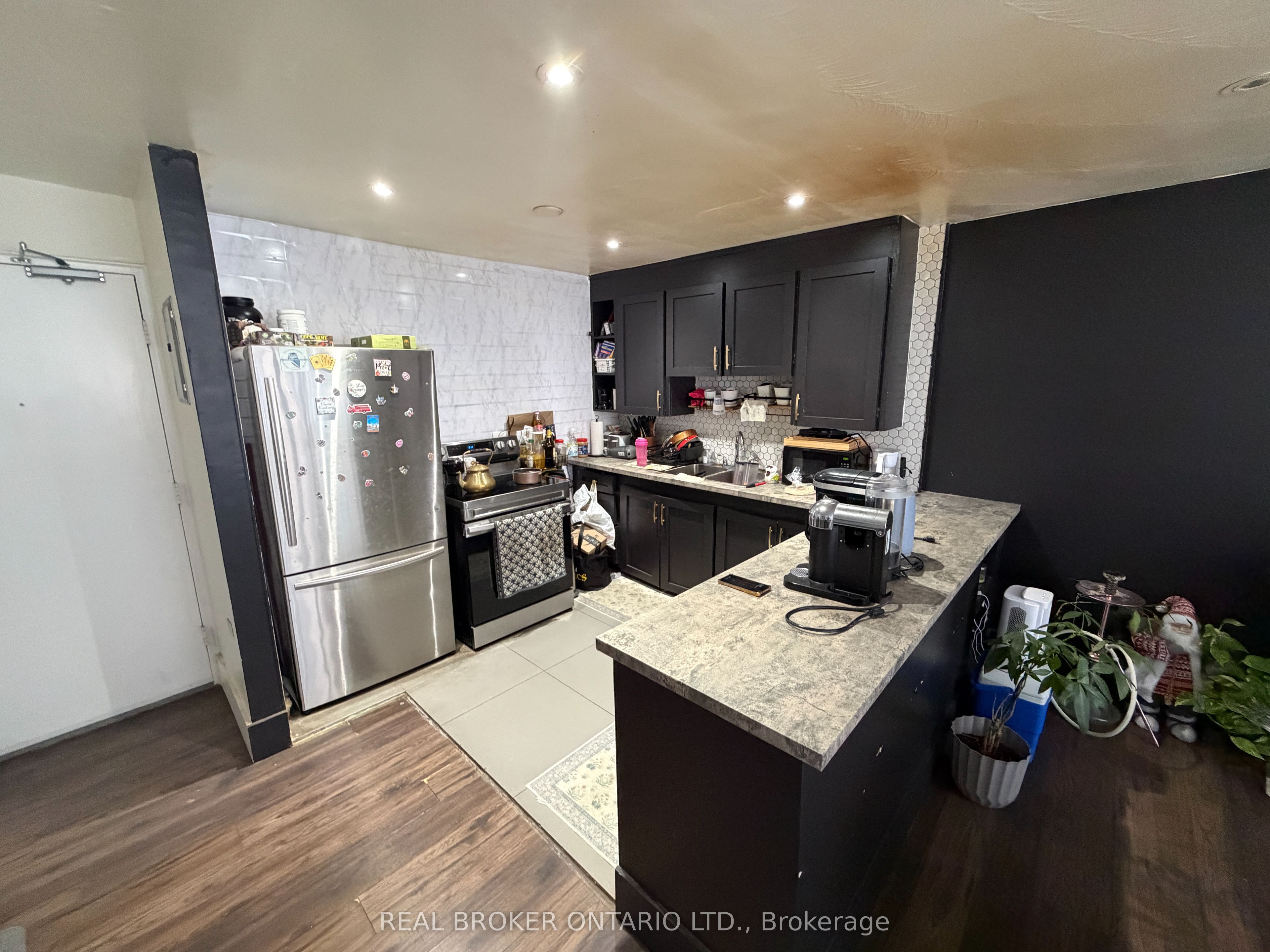 50 Benson Avenue 105, Richmond Hill, ON L4C 4E6 photo 2