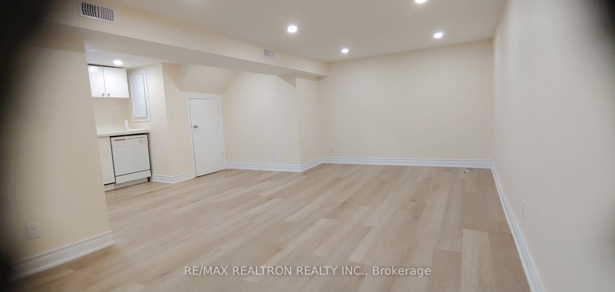 60 Marlin Court Basement, Newmarket, ON L3Y 2W8 photo 4