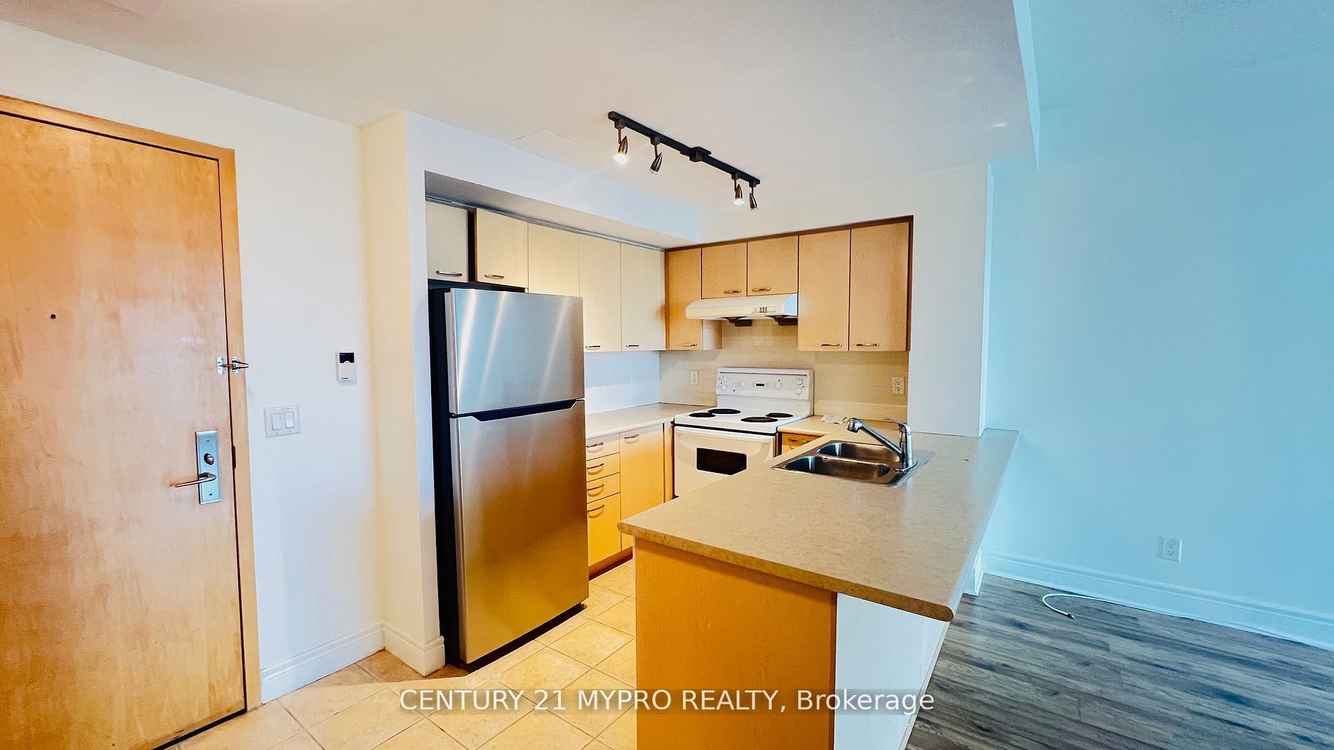 48 Suncrest Boulevard 1022, Markham, ON L3T 7Y5 photo 4