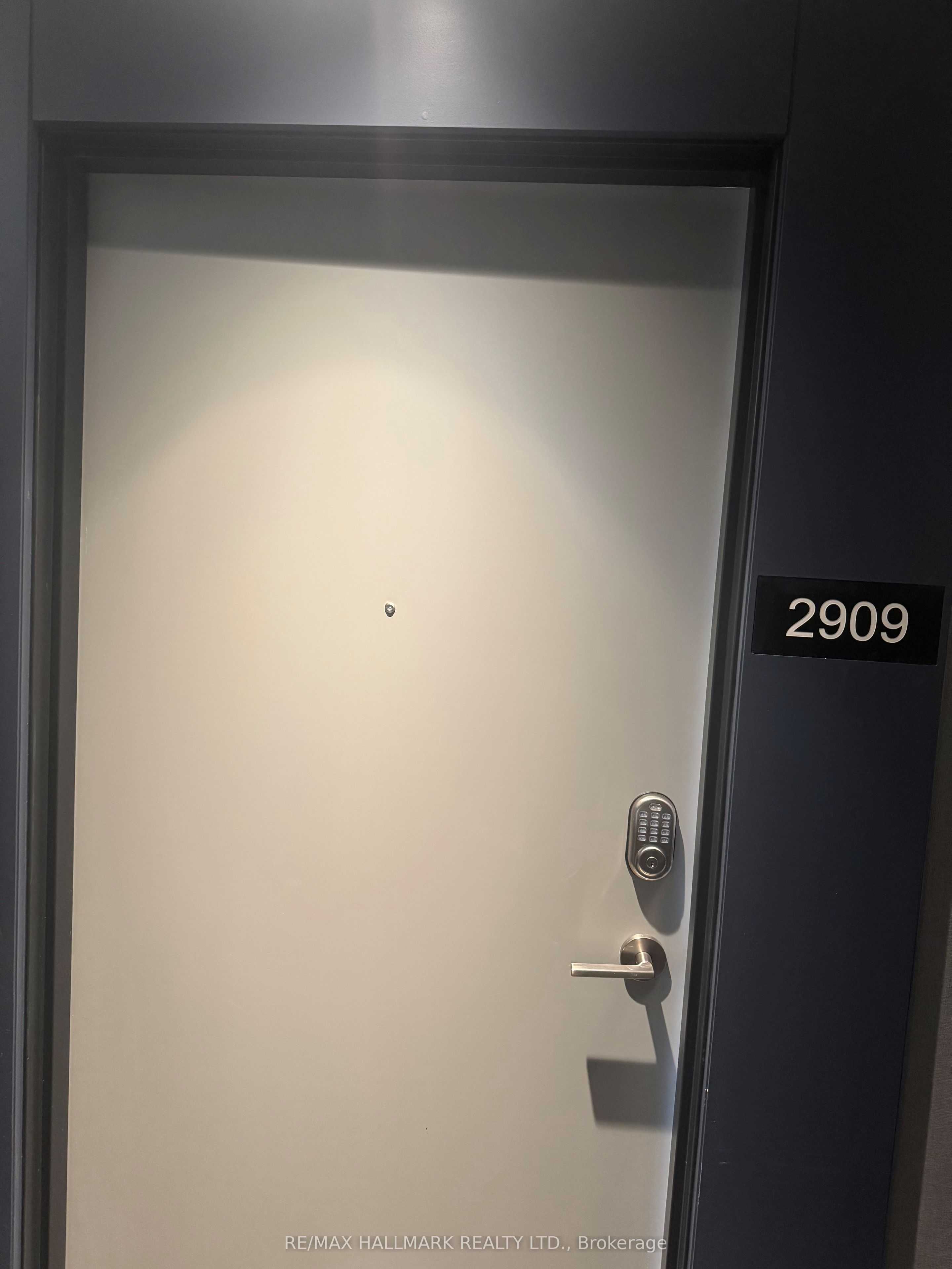 30 Upper Mall Way 2909, Vaughan, ON L4J 0L7 photo 3