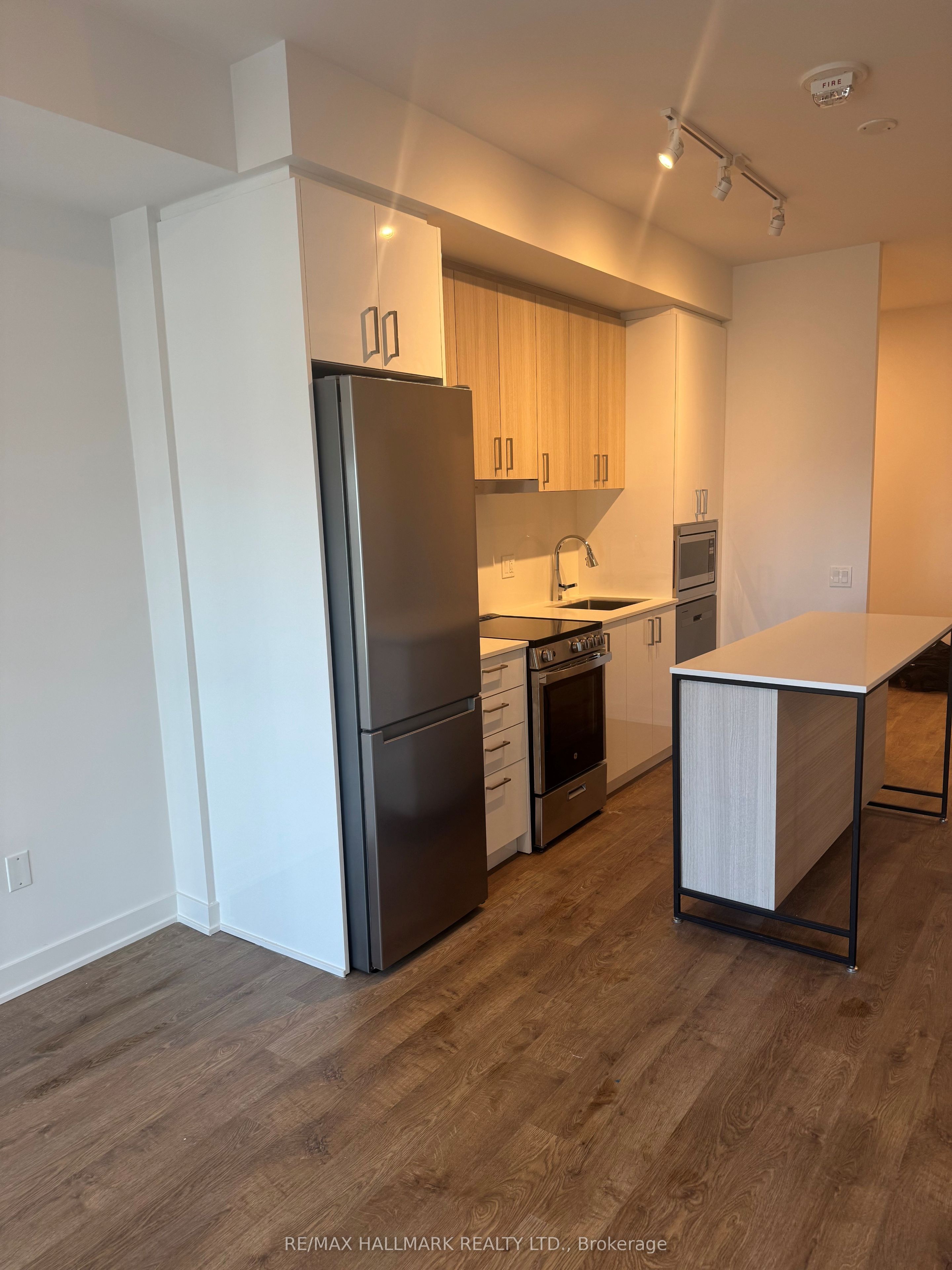 30 Upper Mall Way 2909, Vaughan, ON L4J 0L7 photo 5
