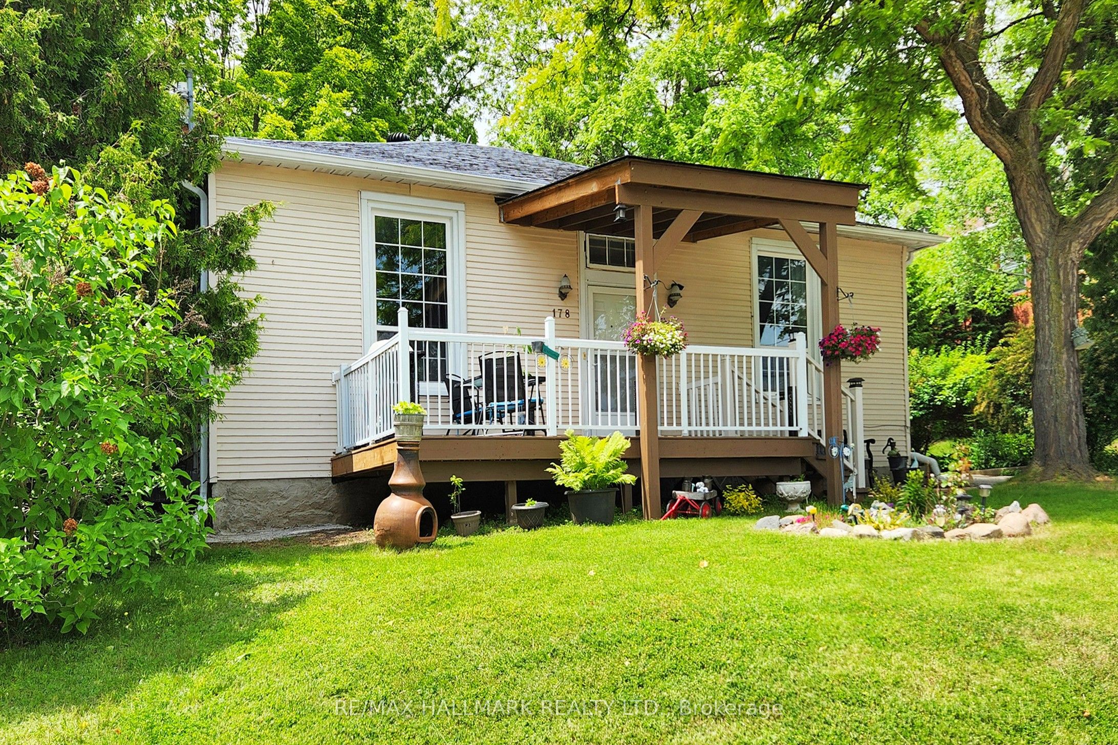 178 Barrie Street, Bradford West Gwillimbury, ON L3Z 1R6 photo 2